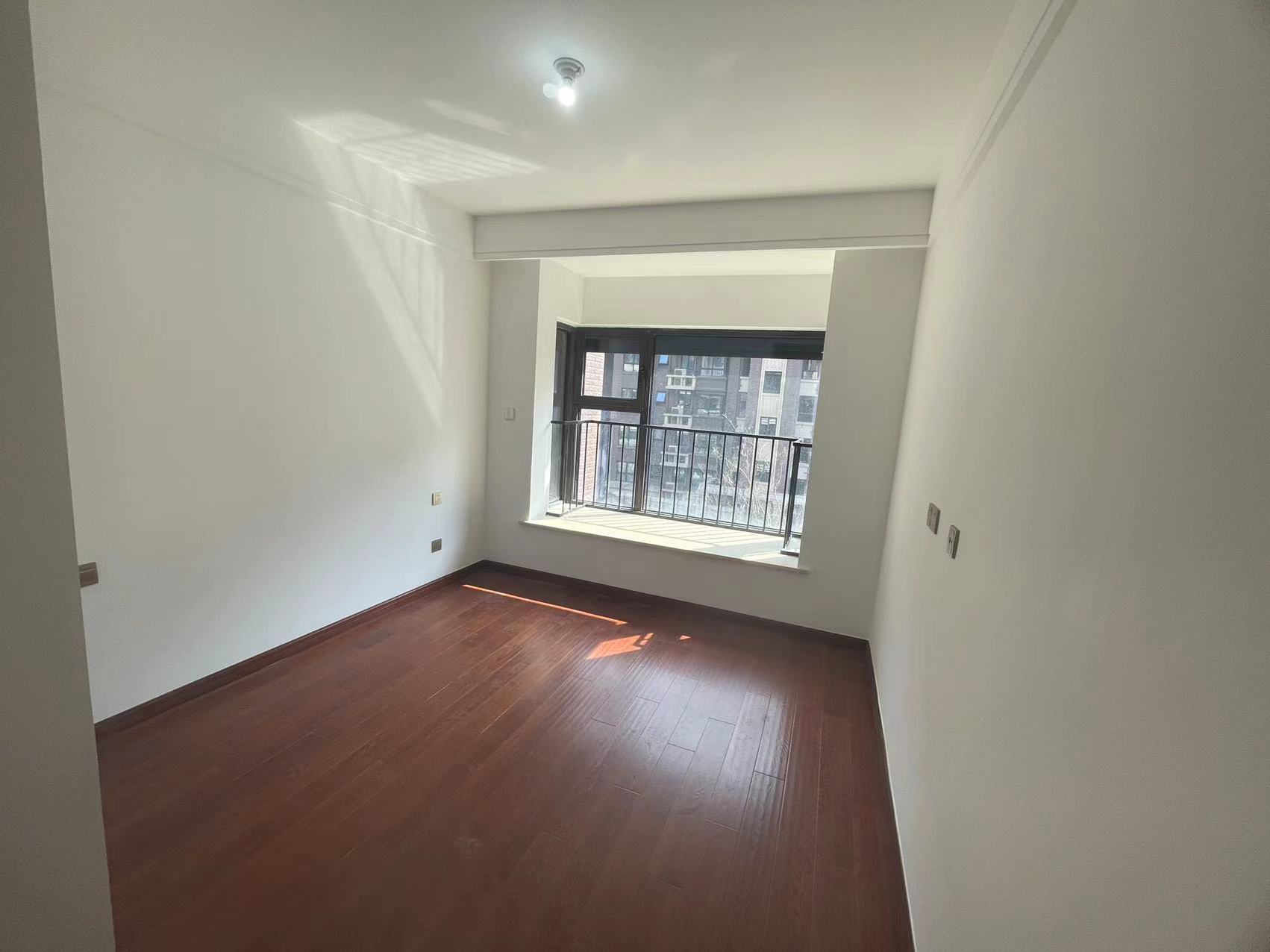 林肯公园 4室2厅2卫 142m&sup2;
