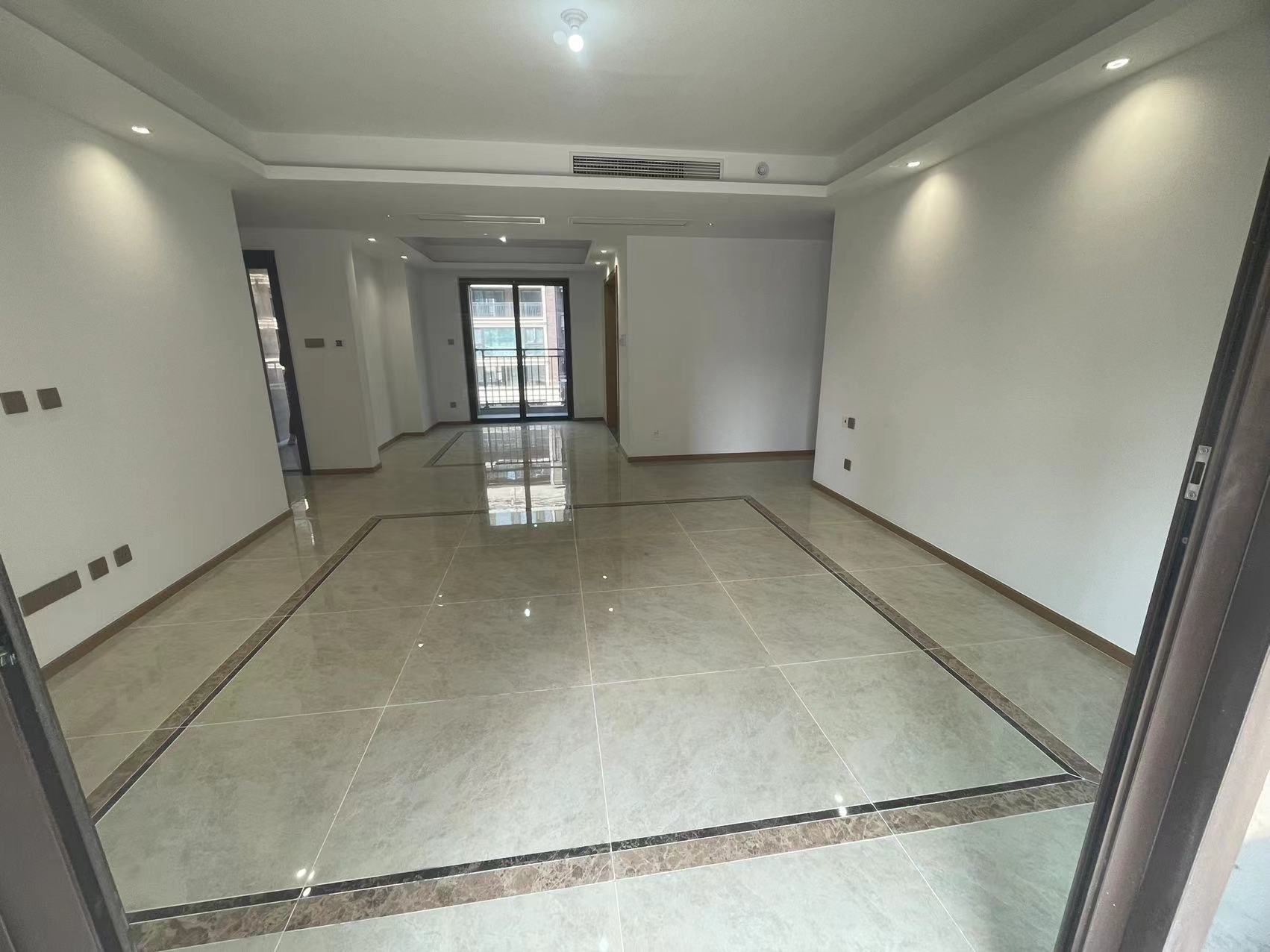 林肯公园 4室2厅2卫 142m&sup2;