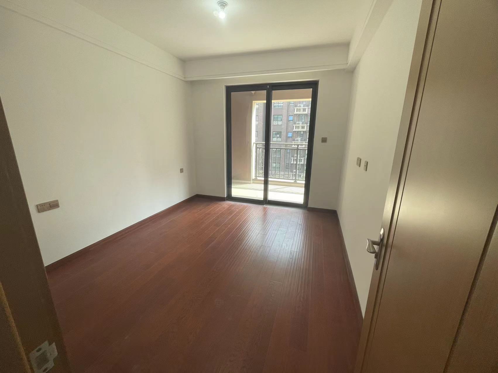 林肯公园 4室2厅2卫 142m&sup2;