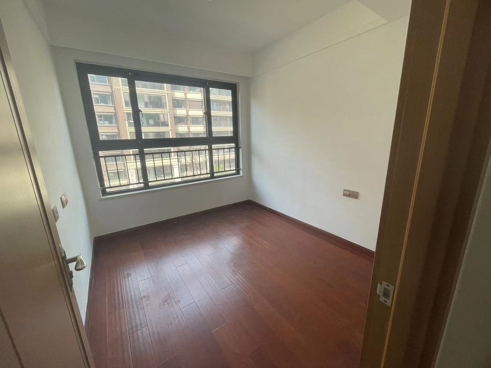 林肯公园 4室2厅2卫 142m&sup2;
