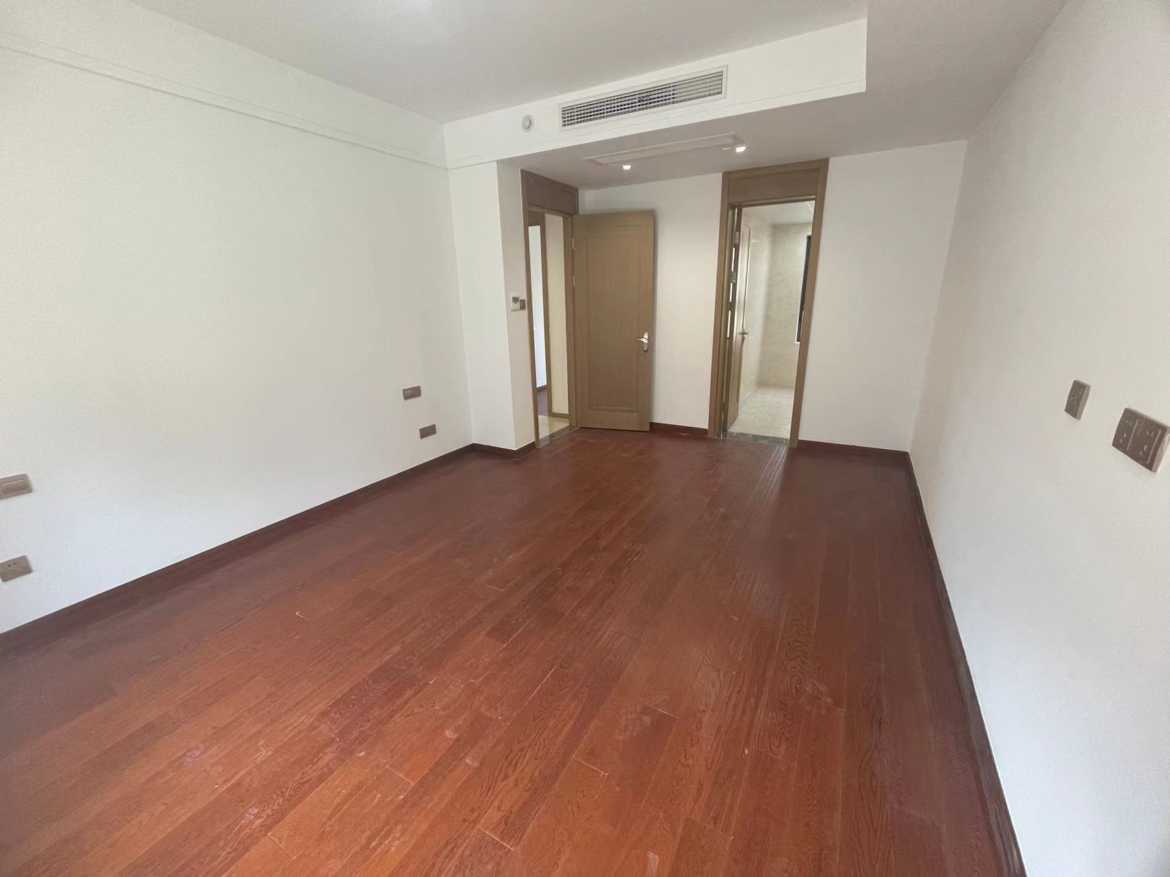 林肯公园 4室2厅2卫 142m&sup2;
