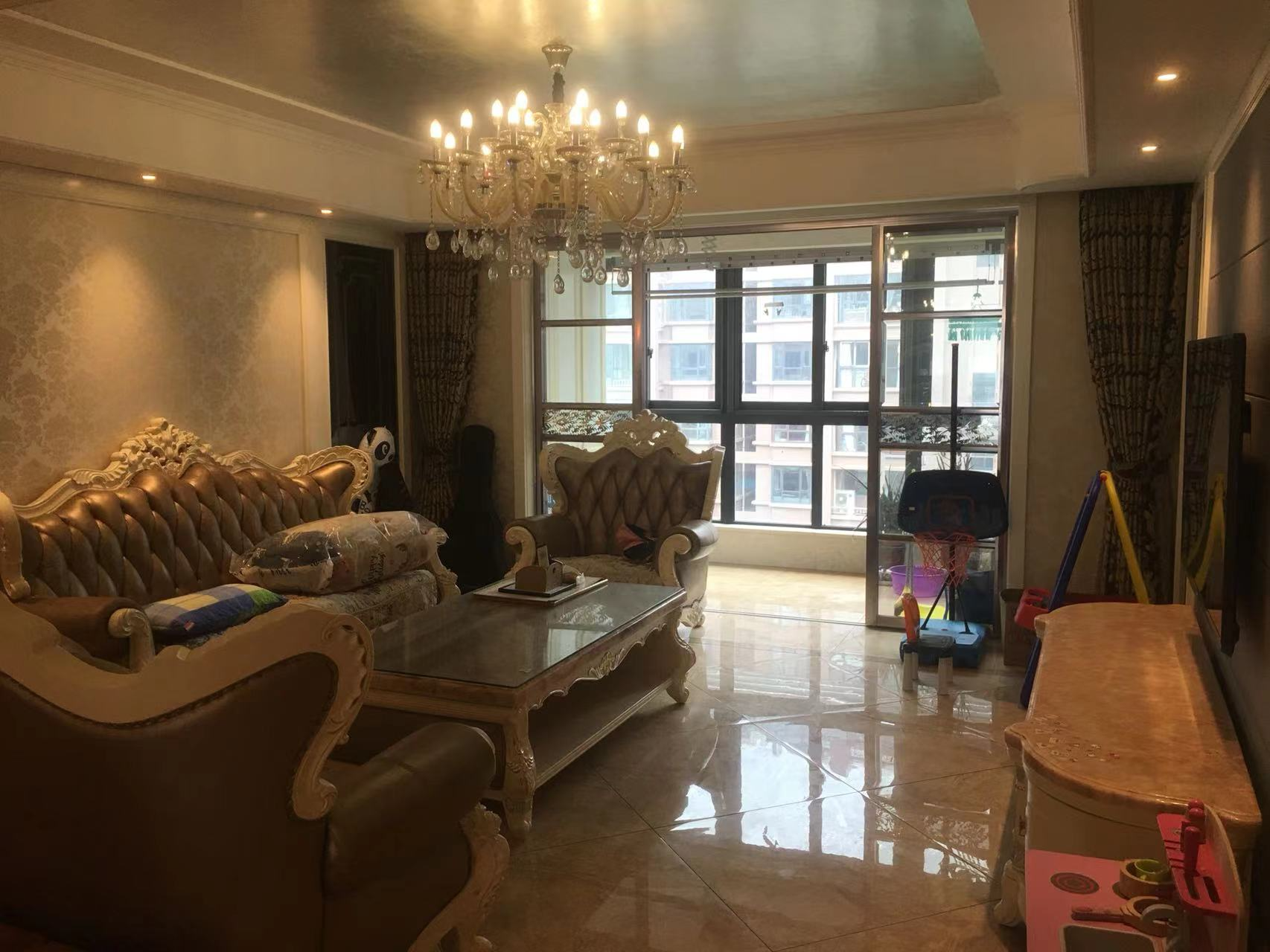 益兴名流府 4室2厅2卫 178.00m²