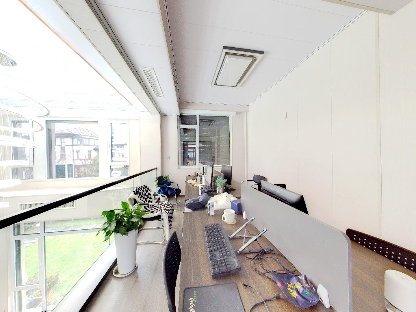 万濠山庄 4室2厅2卫 327.66m²