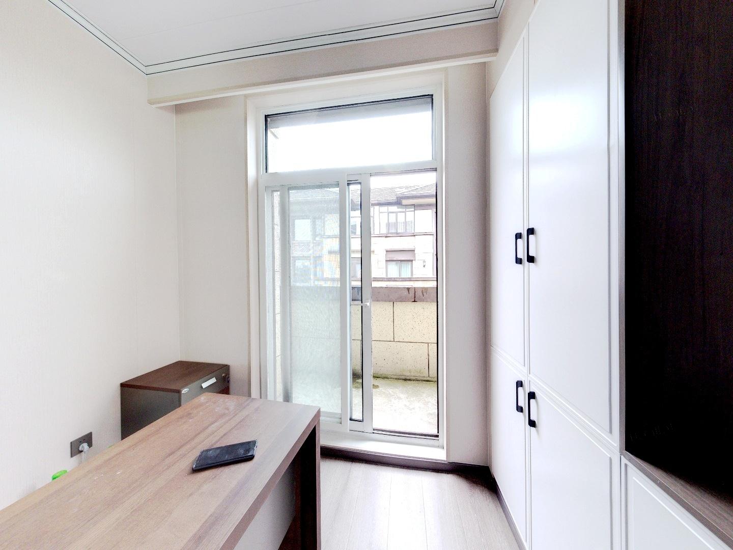 万濠山庄 4室2厅2卫 327.66m²