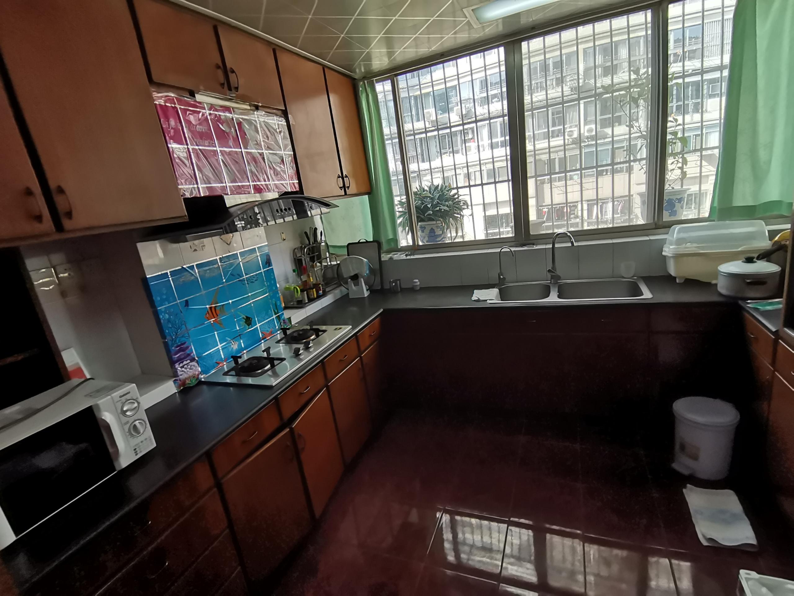 南园路18号大院 4室2厅2卫 170m&sup2;
