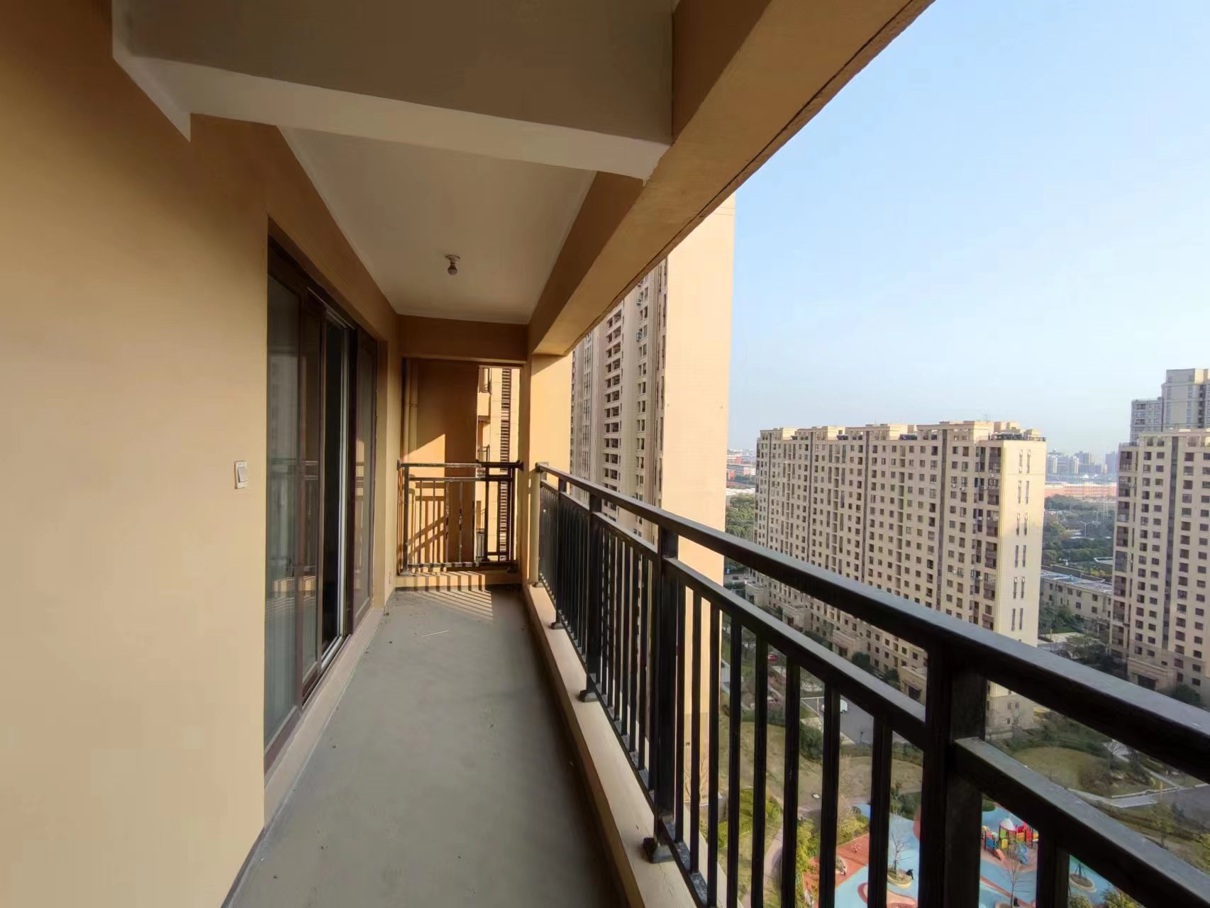 世茂九龙庭 3室2厅2卫 142m&sup2;