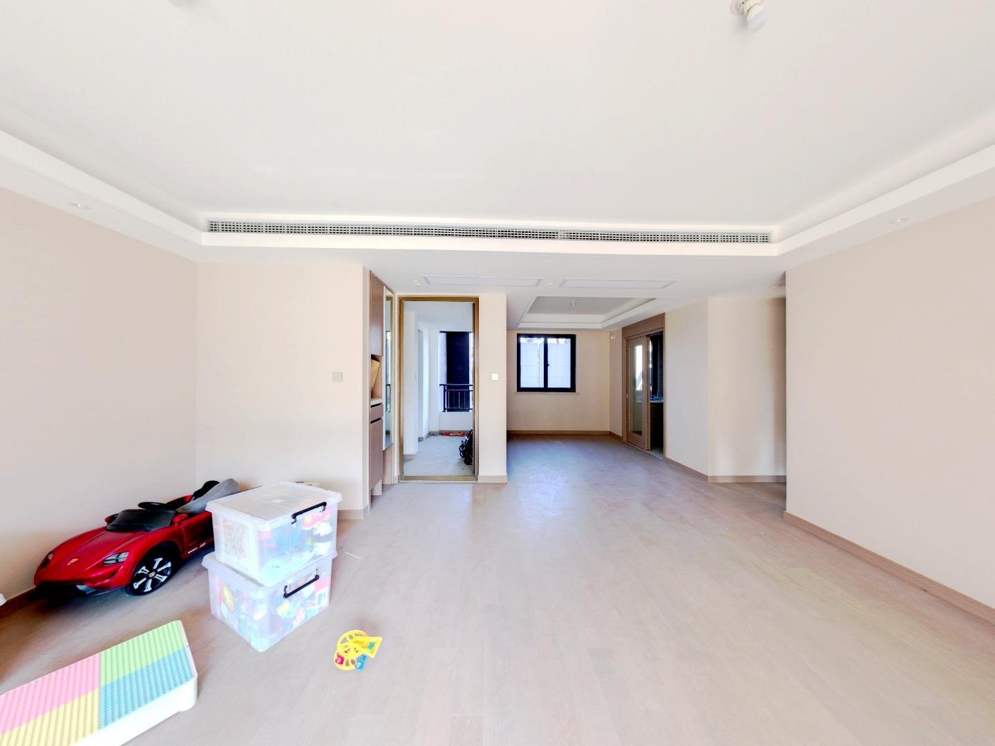 静海府 3室2厅2卫 129.33m²