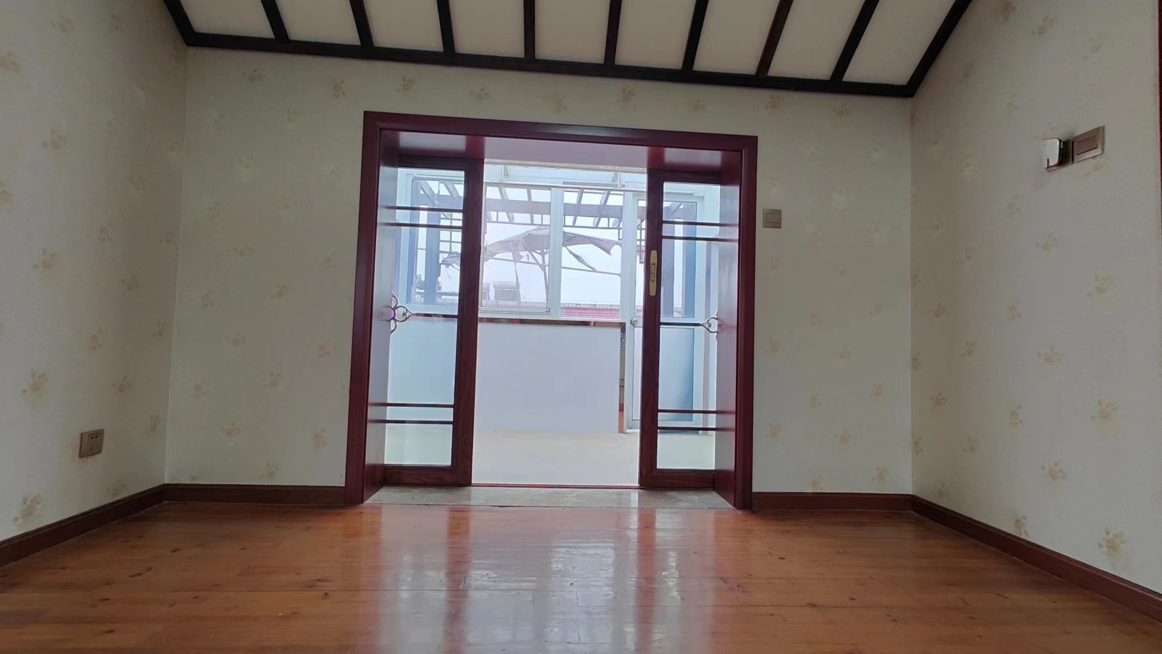 楼下179.09M2，阁楼106.78M2。