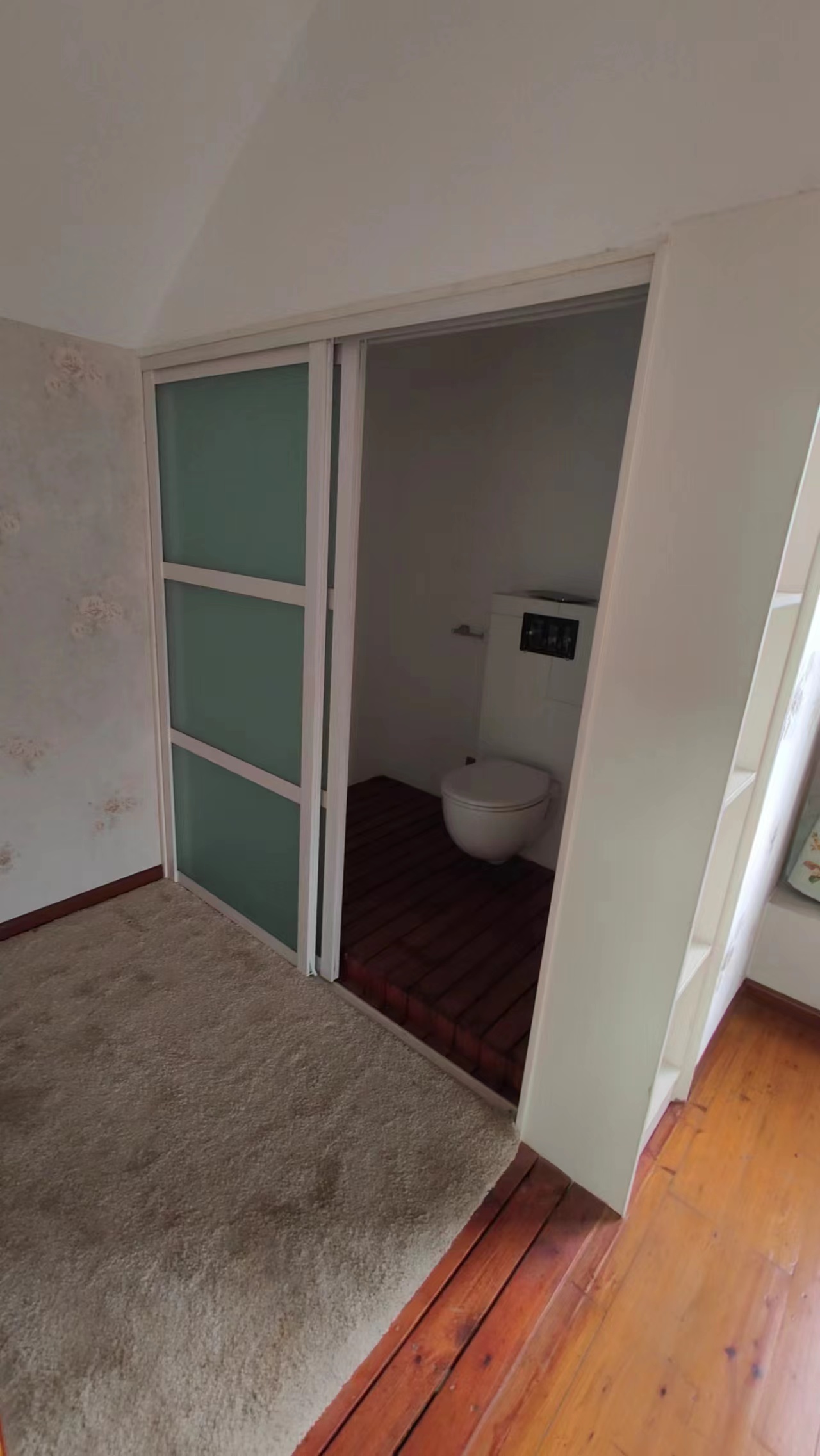 楼下179.09M2，阁楼106.78M2。