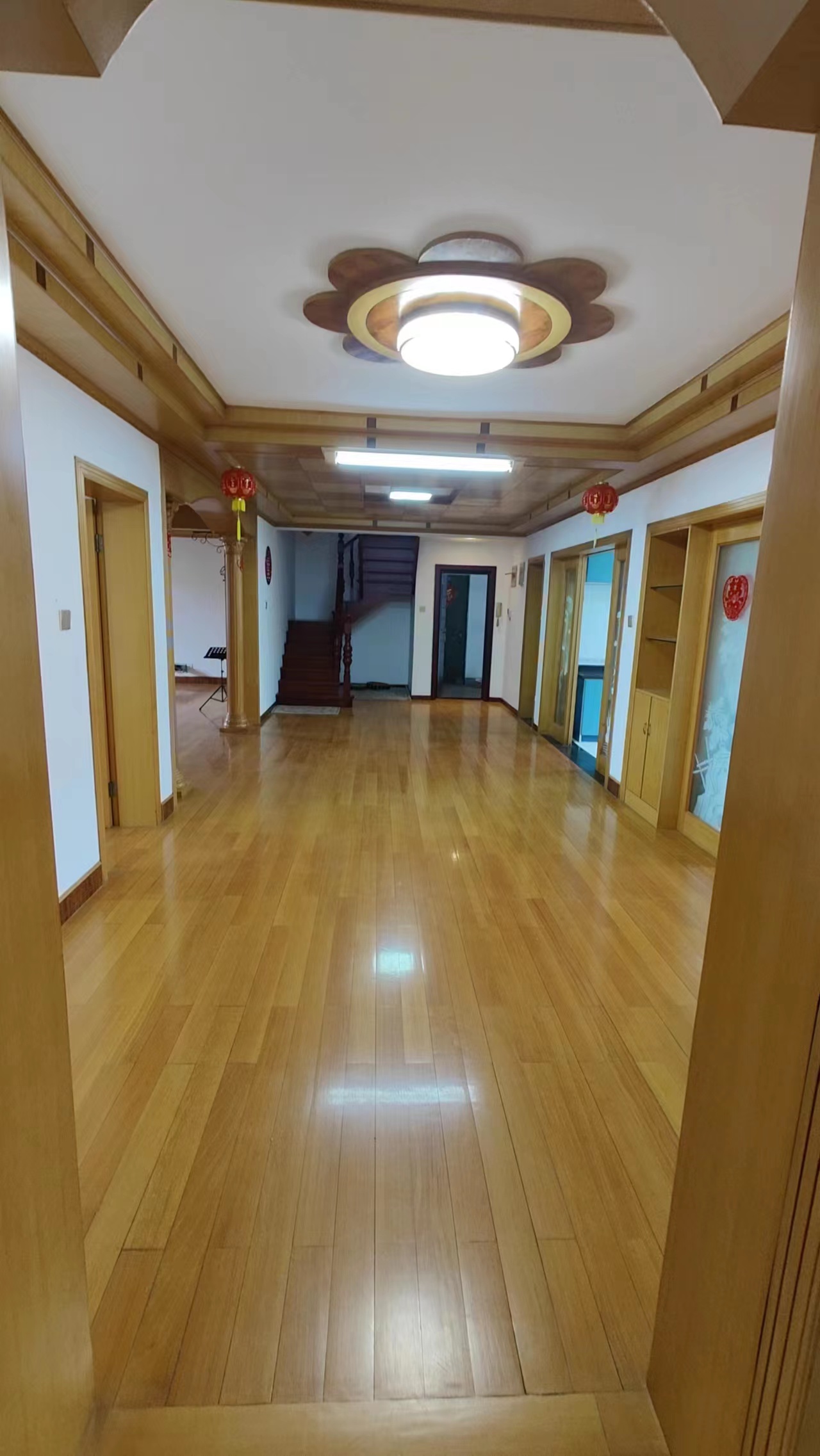 楼下179.09M2，阁楼106.78M2。