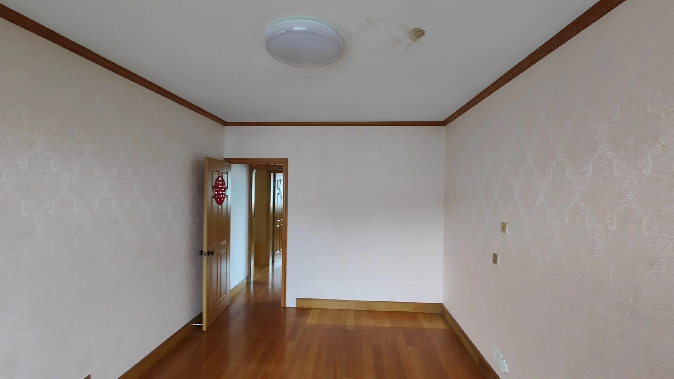 楼下179.09M2，阁楼106.78M2。
