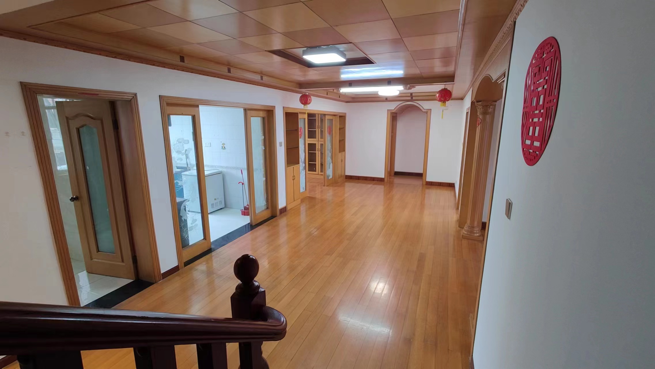 楼下179.09M2，阁楼106.78M2。