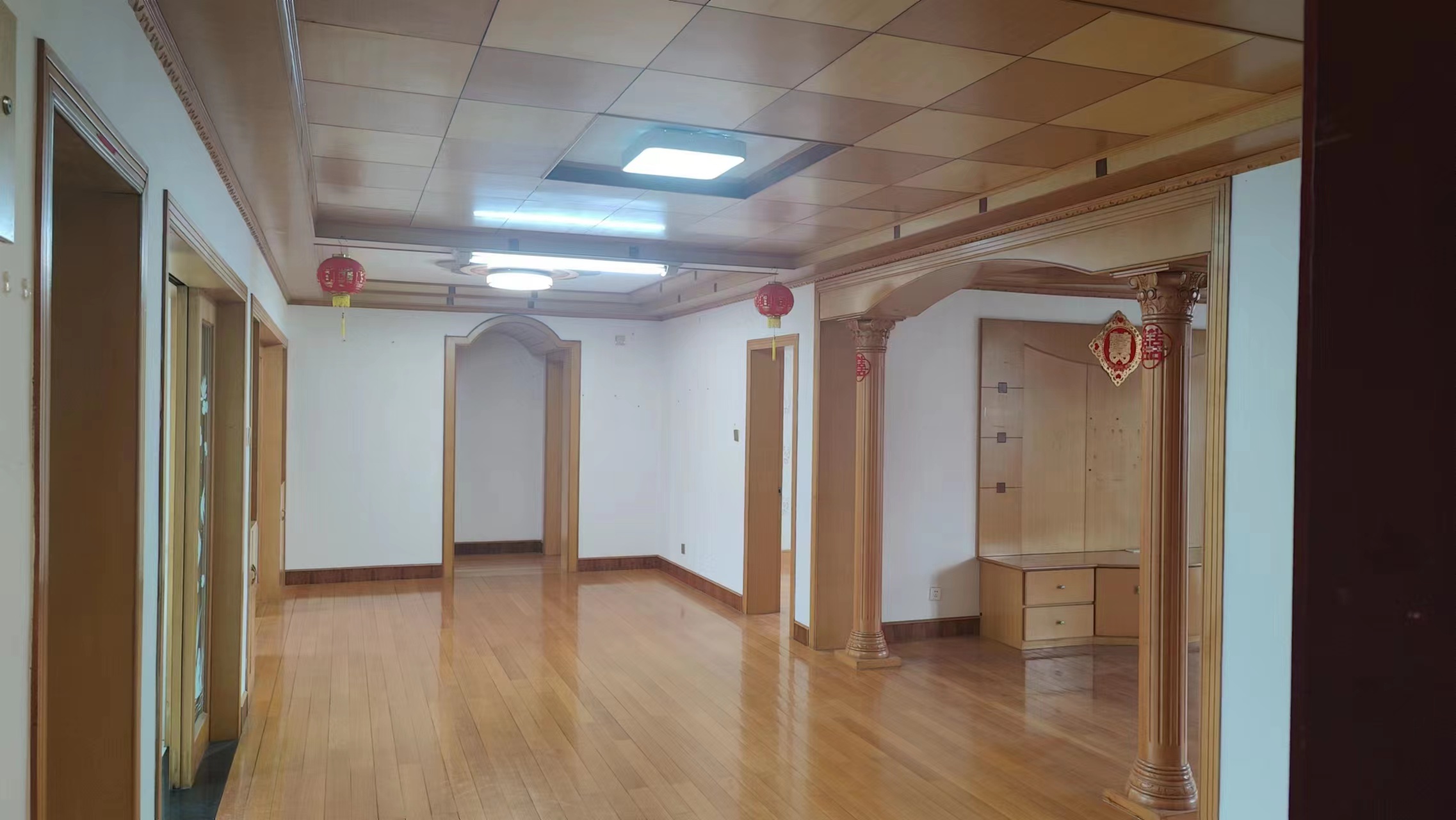 楼下179.09M2，阁楼106.78M2。