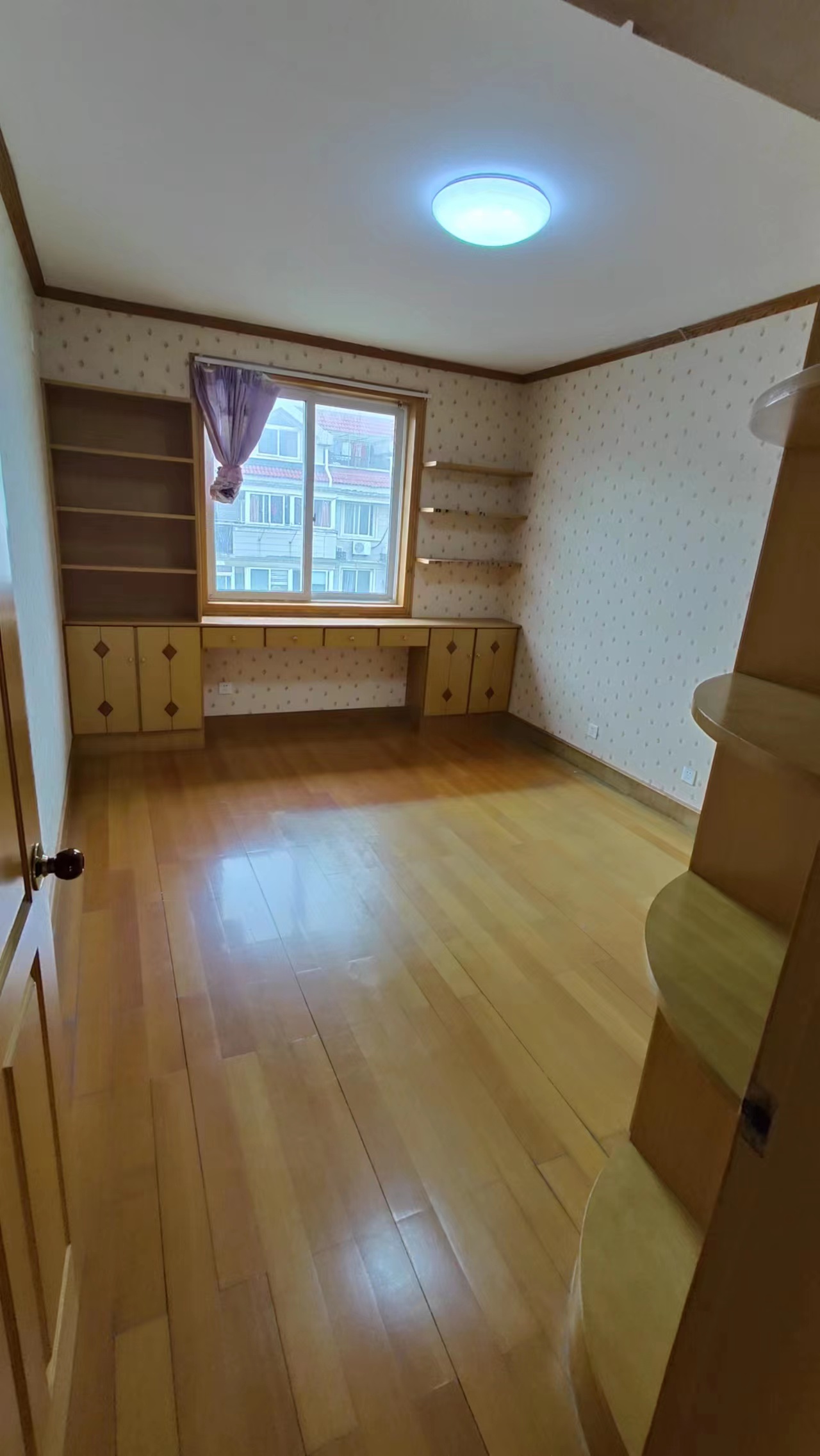 楼下179.09M2，阁楼106.78M2。