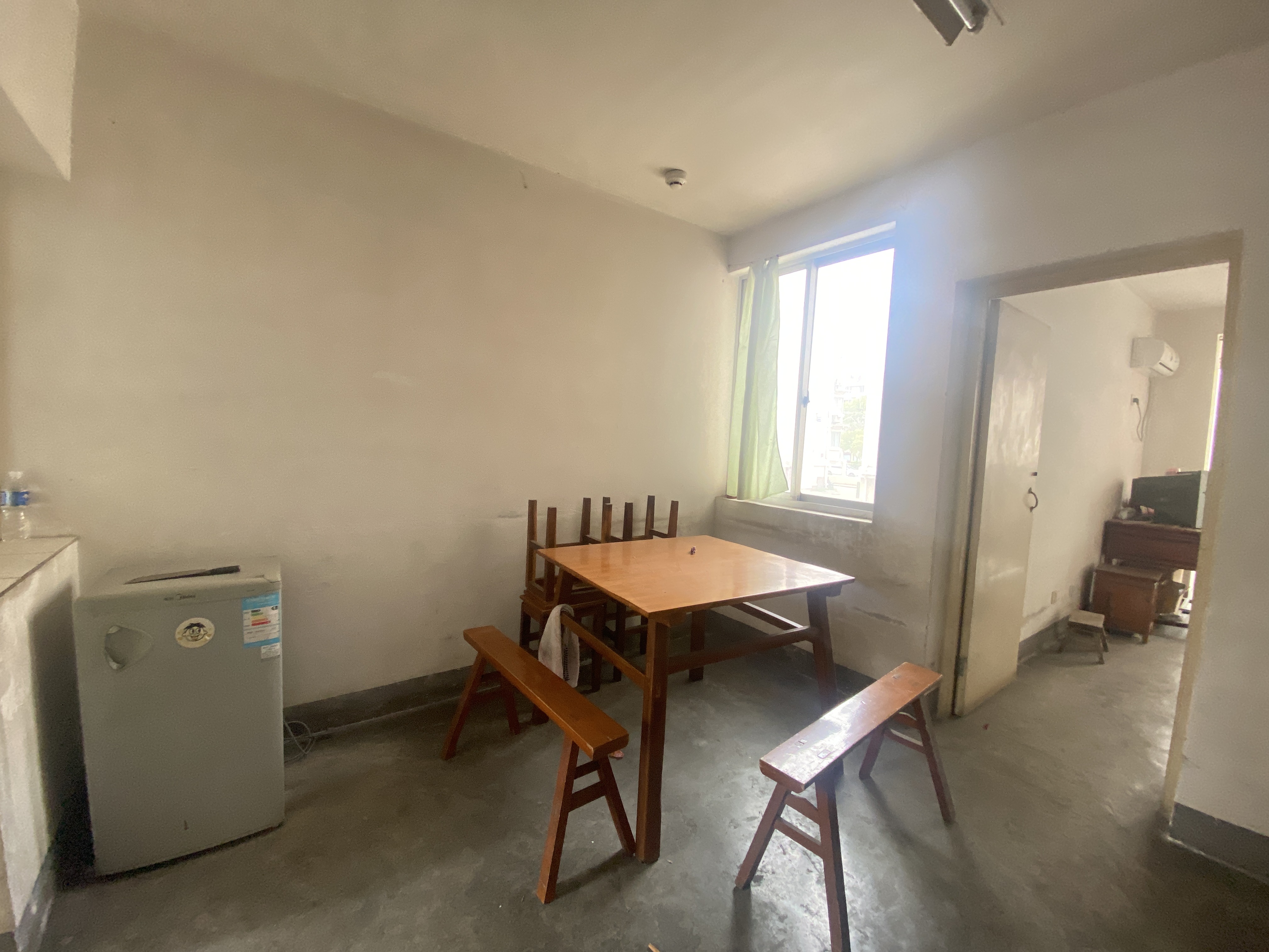 新开中苑 1室1厅1卫 52m²