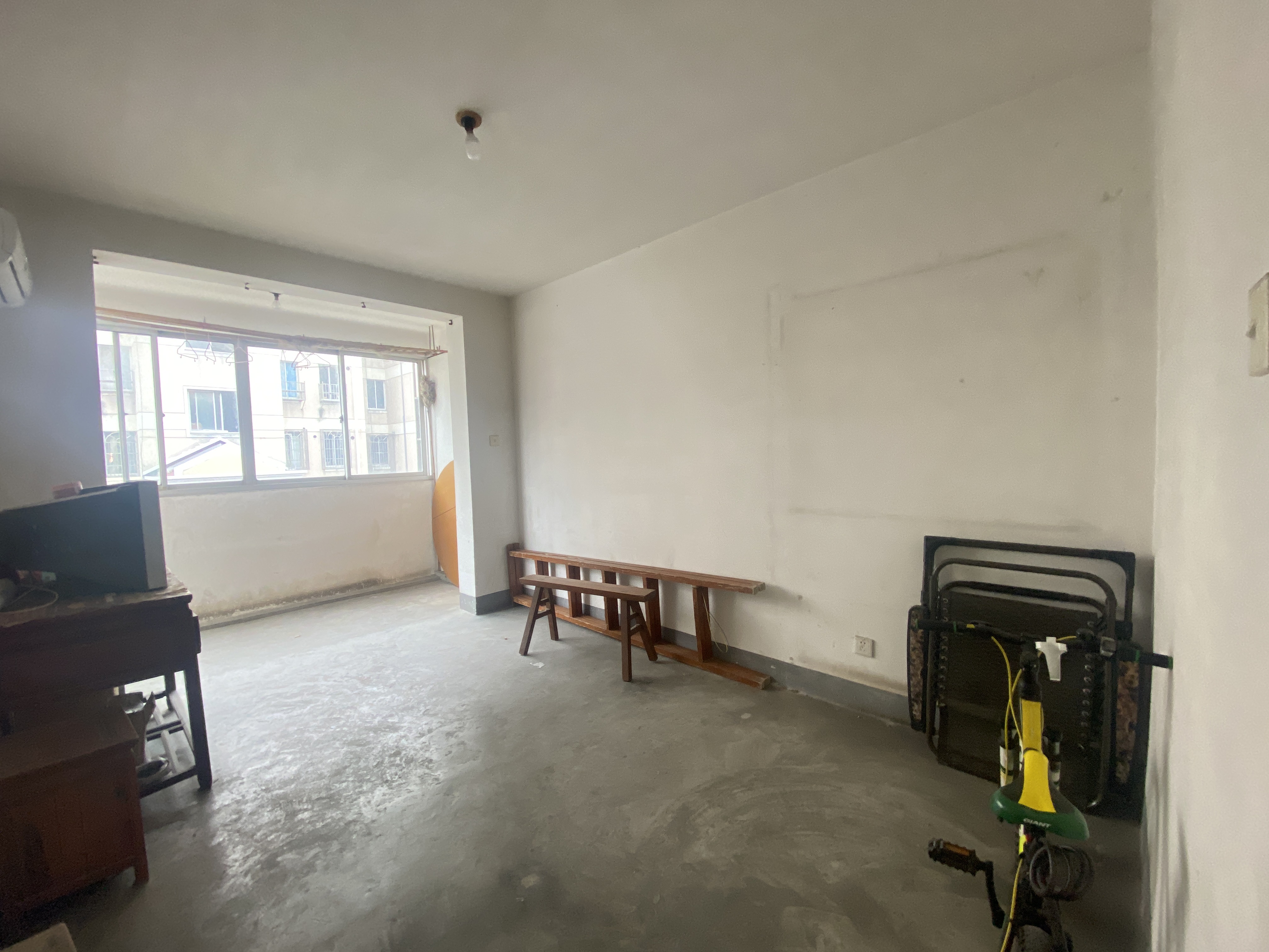 新开中苑 1室1厅1卫 52m²