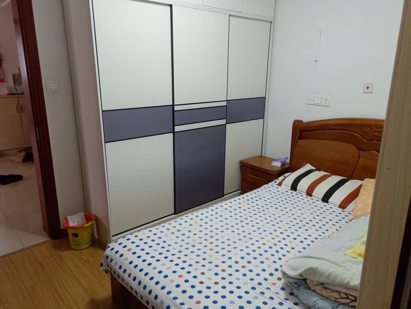 华景新居 3室2厅1卫 90m&sup2;