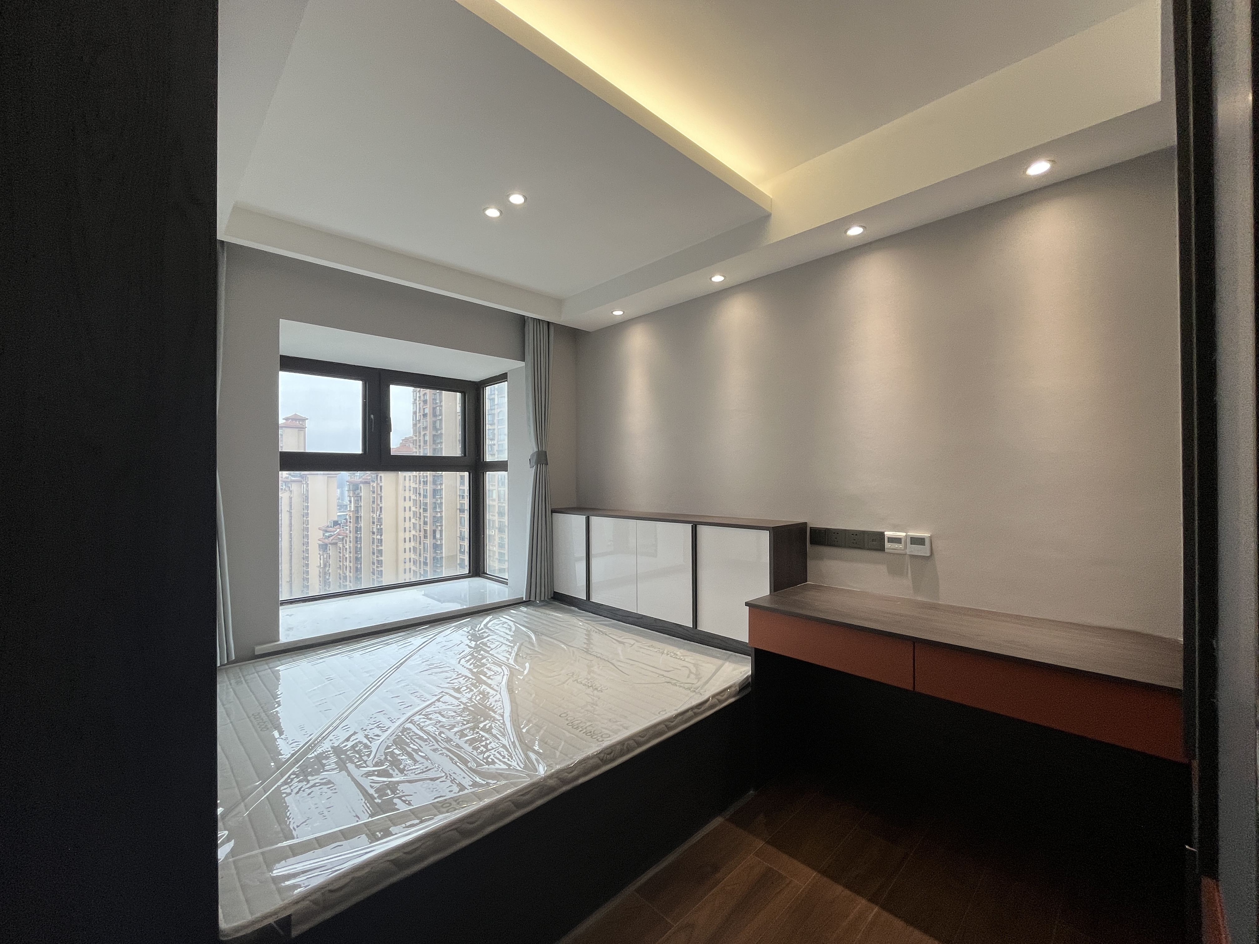 华强城 4室2厅2卫 180.00m&sup2;
