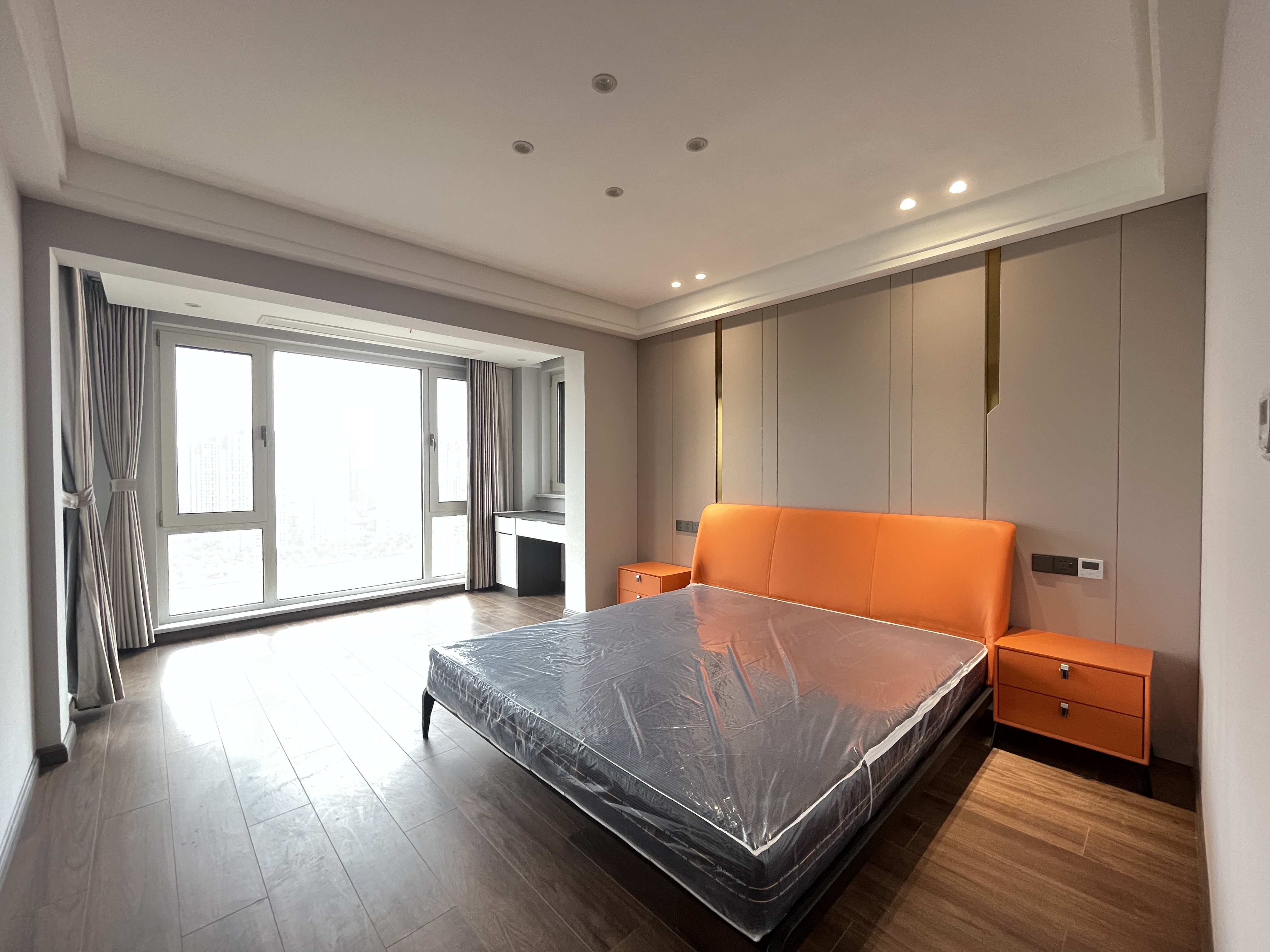 华强城 4室2厅2卫 180.00m&sup2;