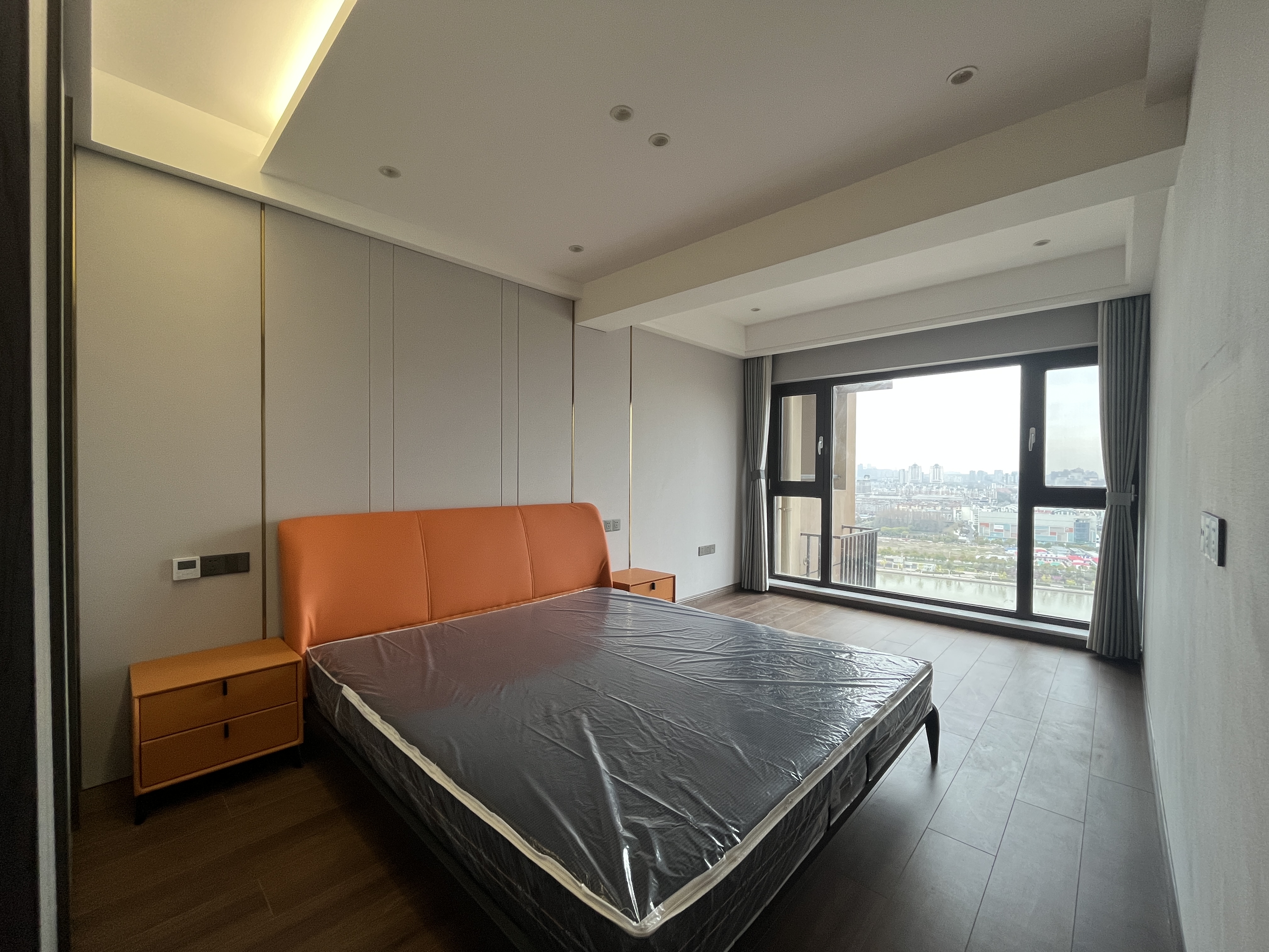 华强城 4室2厅2卫 180.00m&sup2;