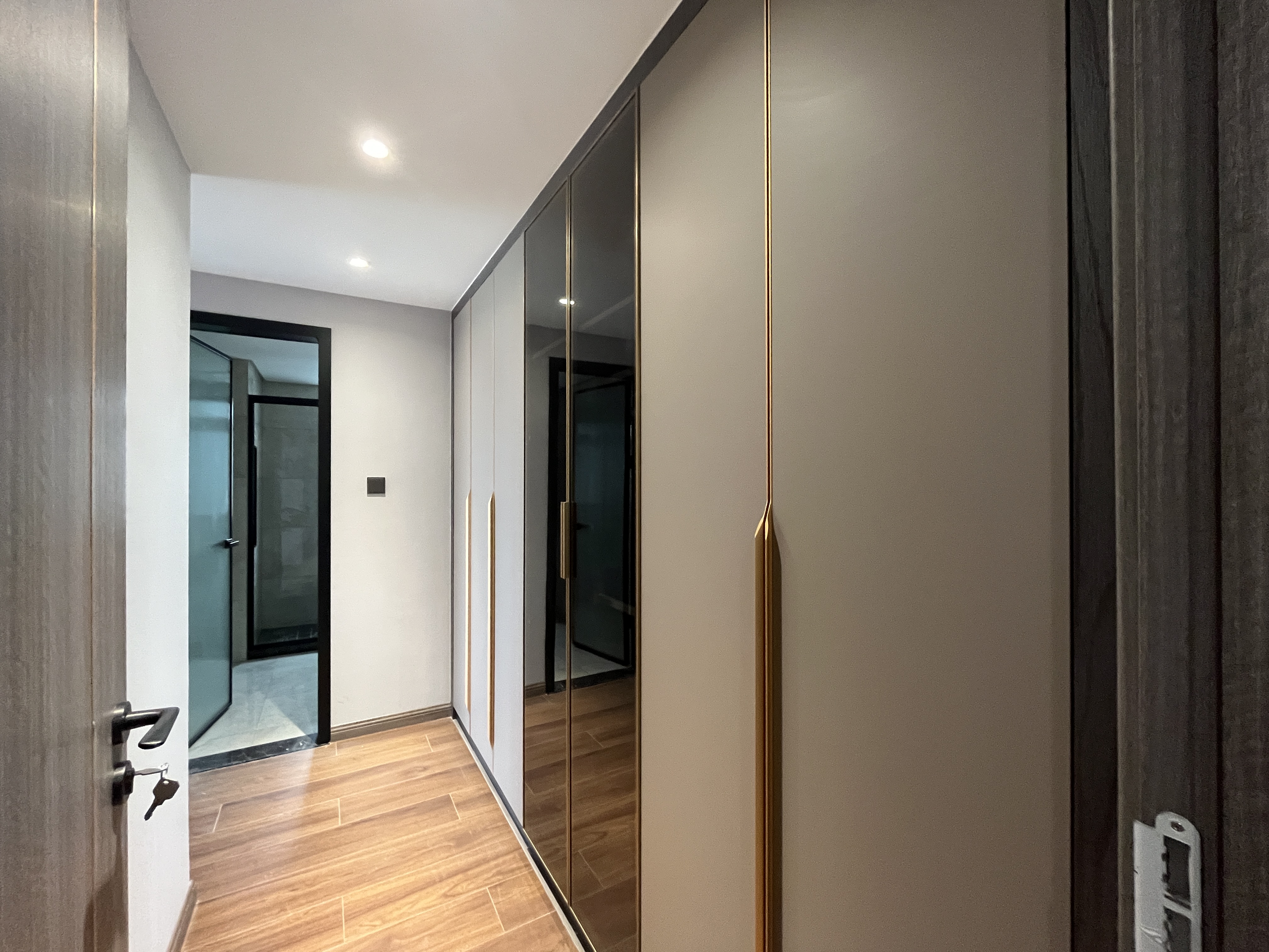 华强城 4室2厅2卫 180.00m&sup2;