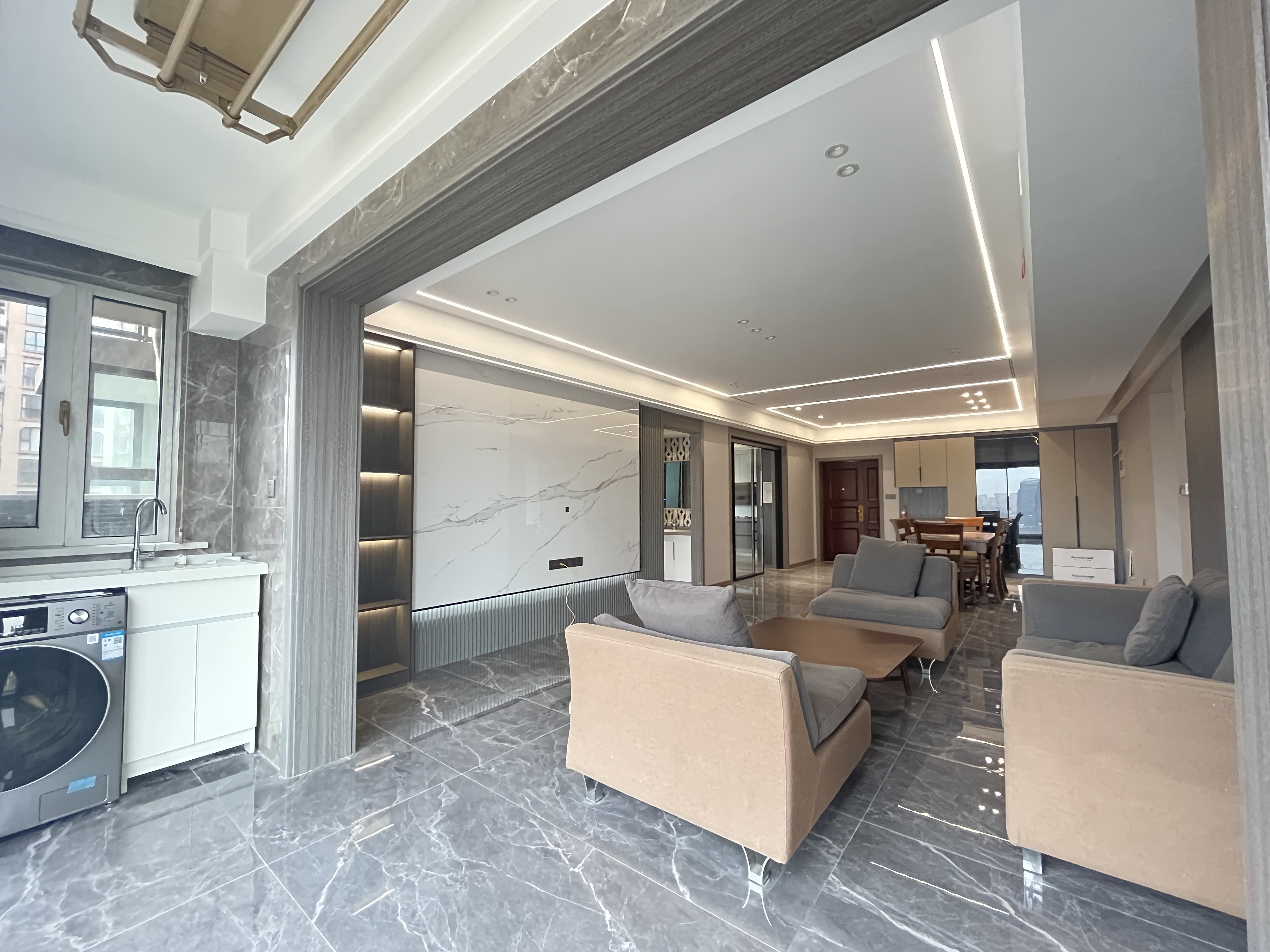 华强城 4室2厅2卫 180.00m&sup2;