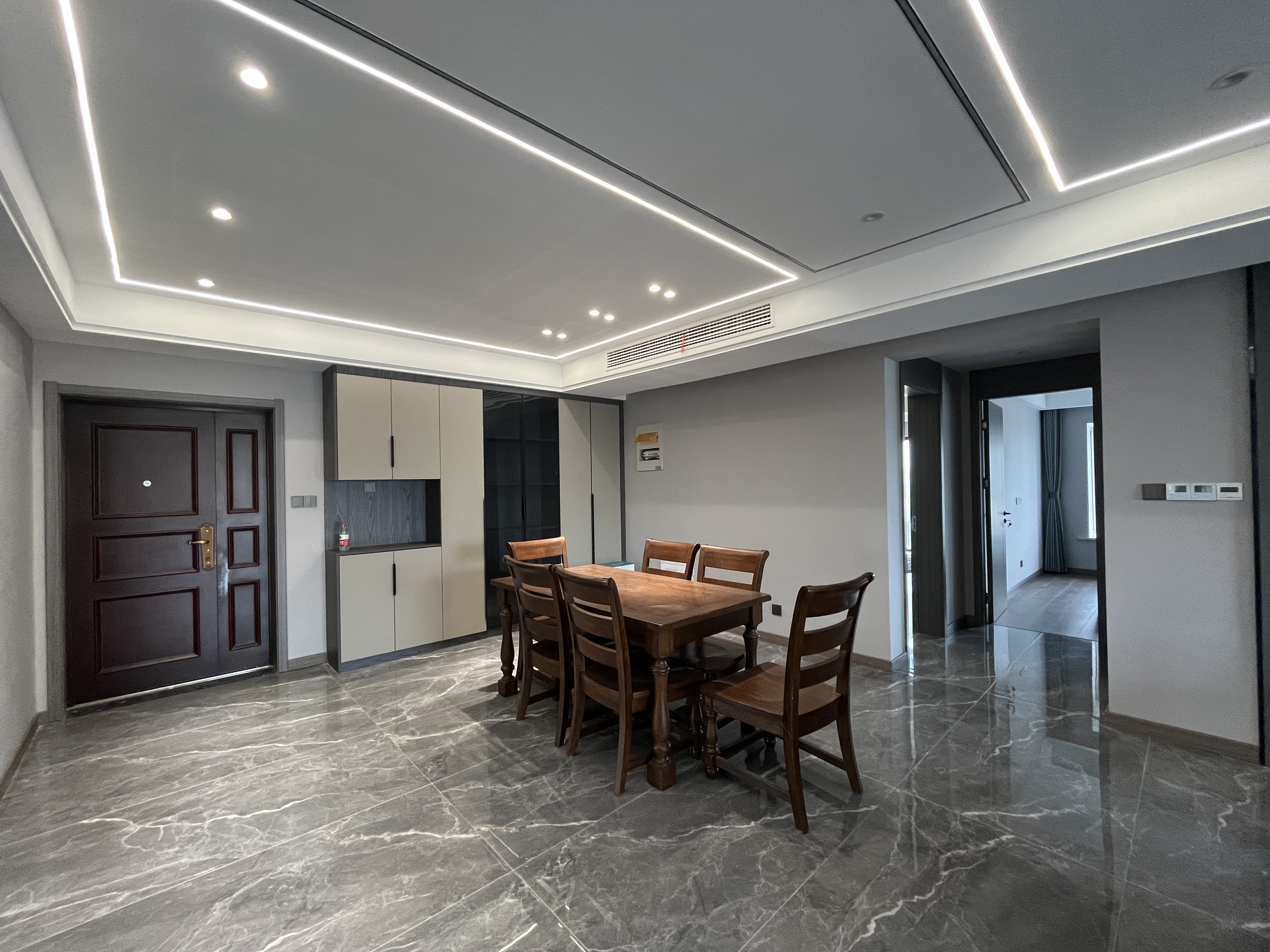 华强城 4室2厅2卫 180.00m&sup2;