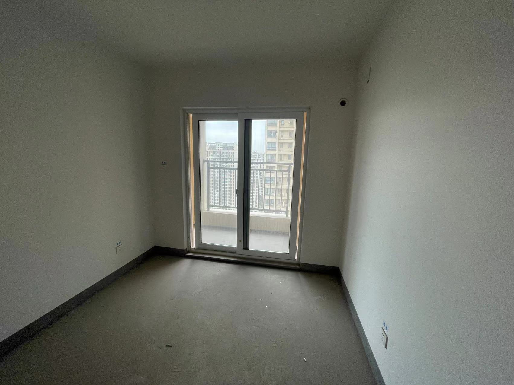 世茂新界 3室2厅1卫 92m&sup2;