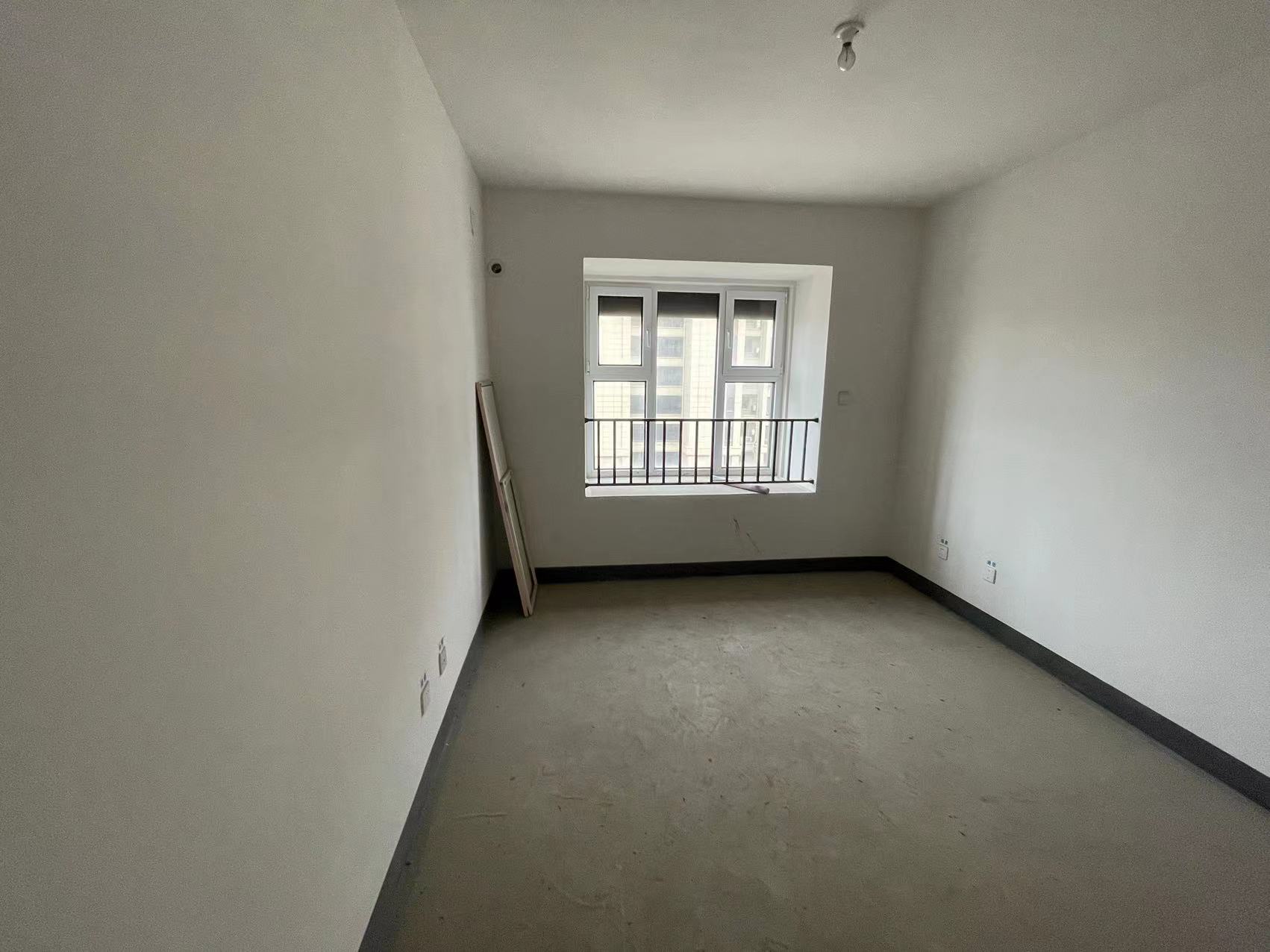 世茂新界 3室2厅1卫 92m&sup2;