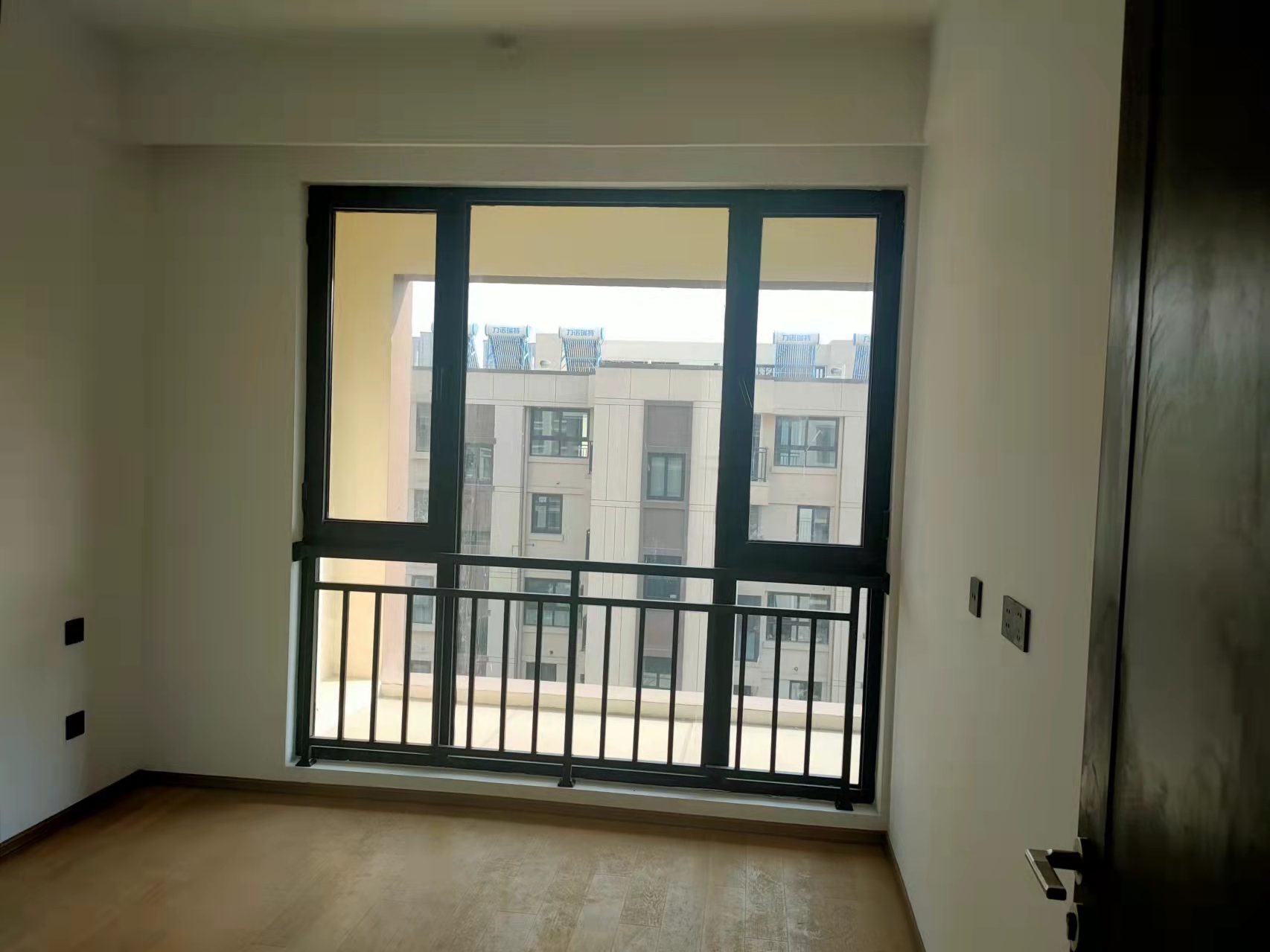 春风南岸东园 4室2厅2卫 166m&sup2;