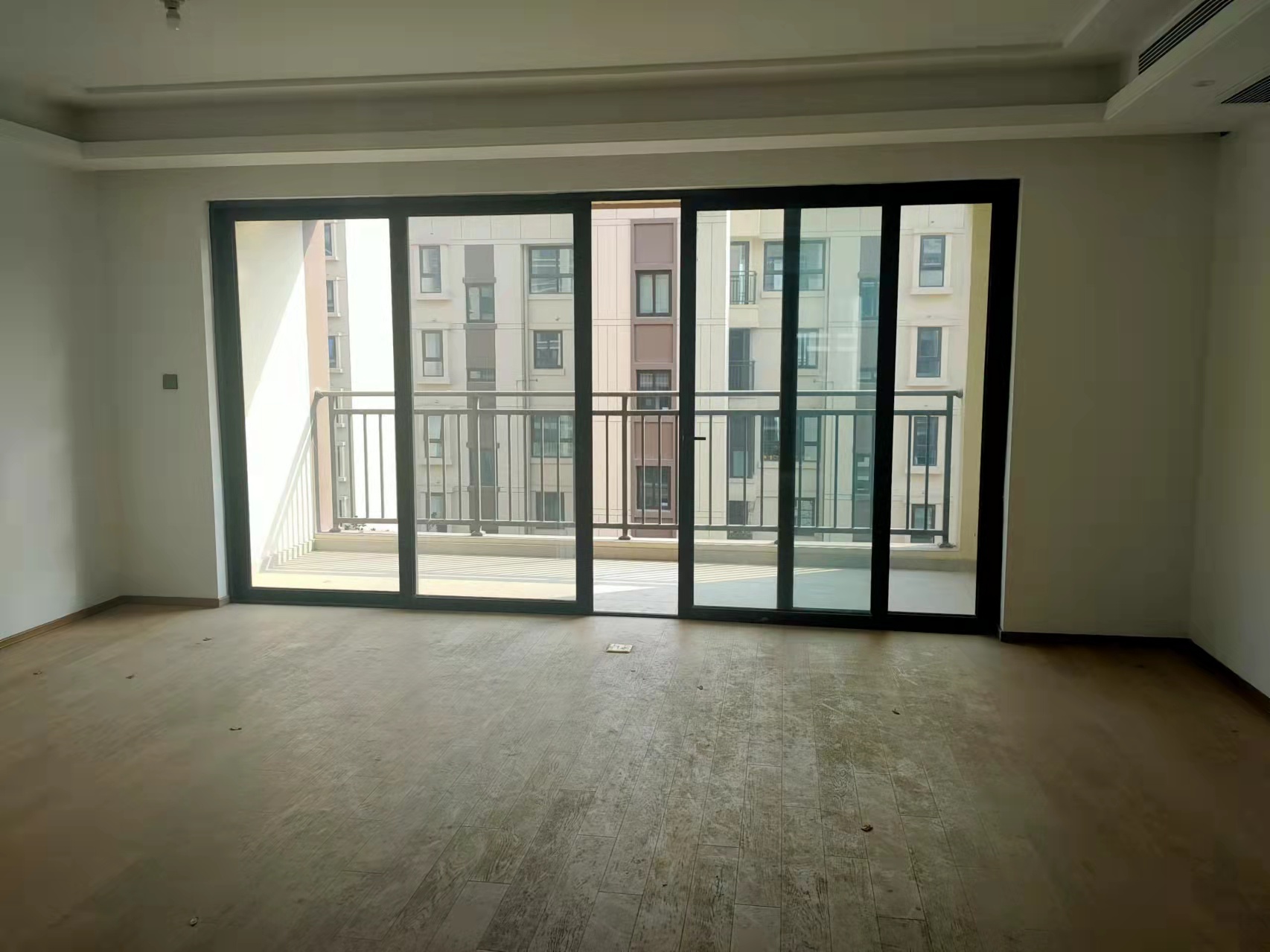 春风南岸东园 4室2厅2卫 166m&sup2;