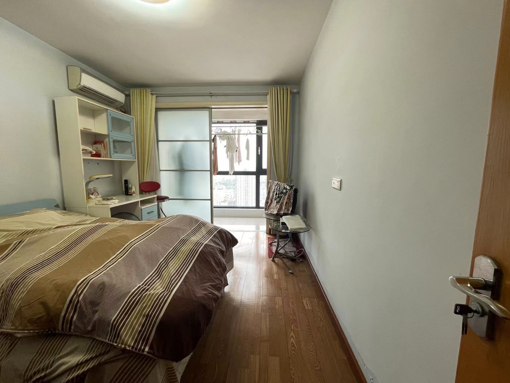 王府大厦 4室2厅2卫 215m&sup2;