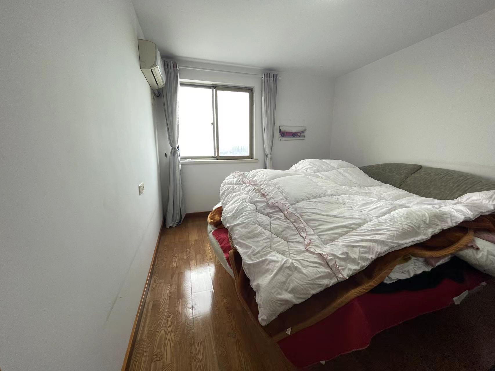 王府大厦 4室2厅2卫 215m&sup2;