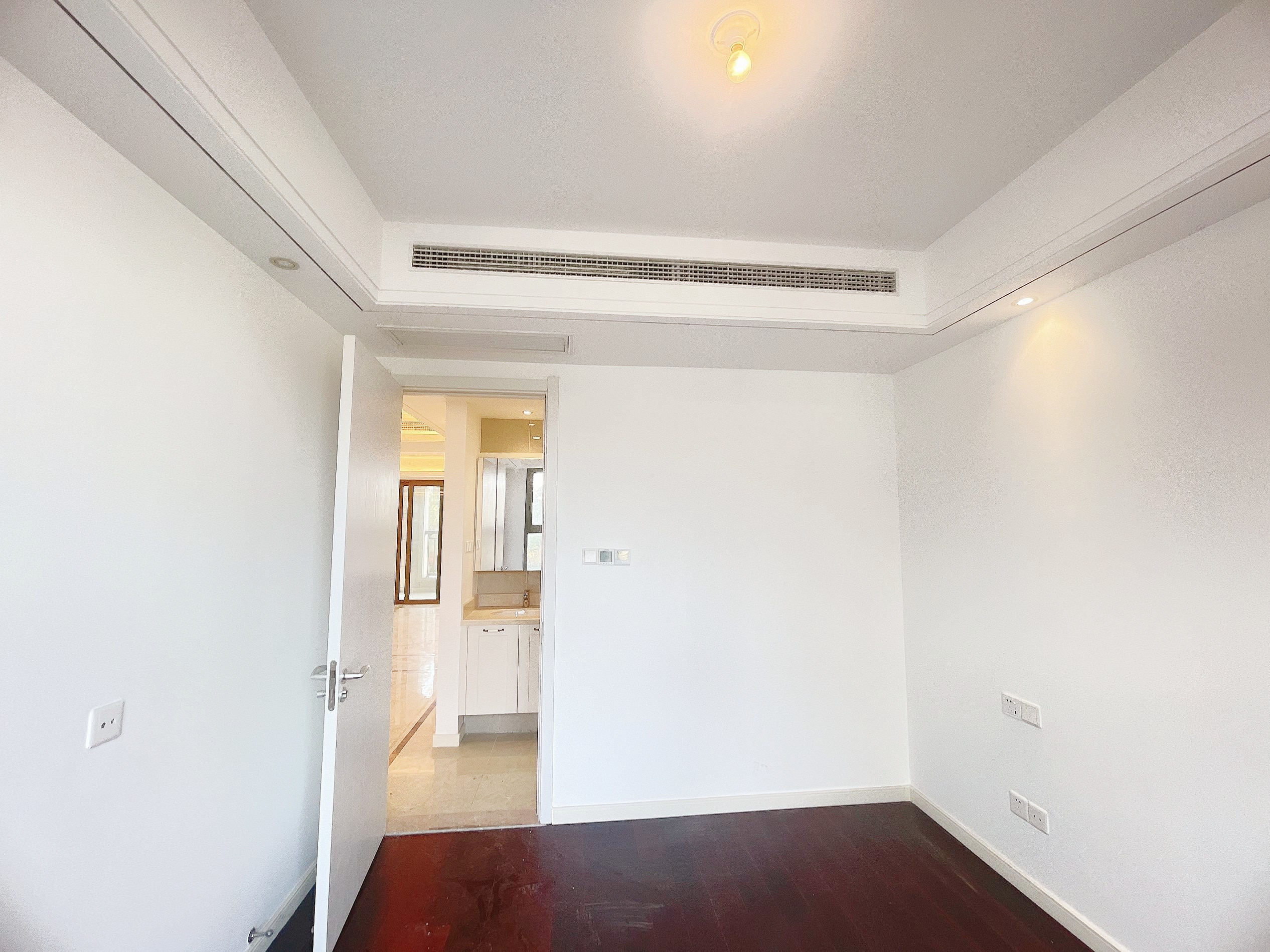 九玺台 4室2厅2卫 143.5m&sup2;