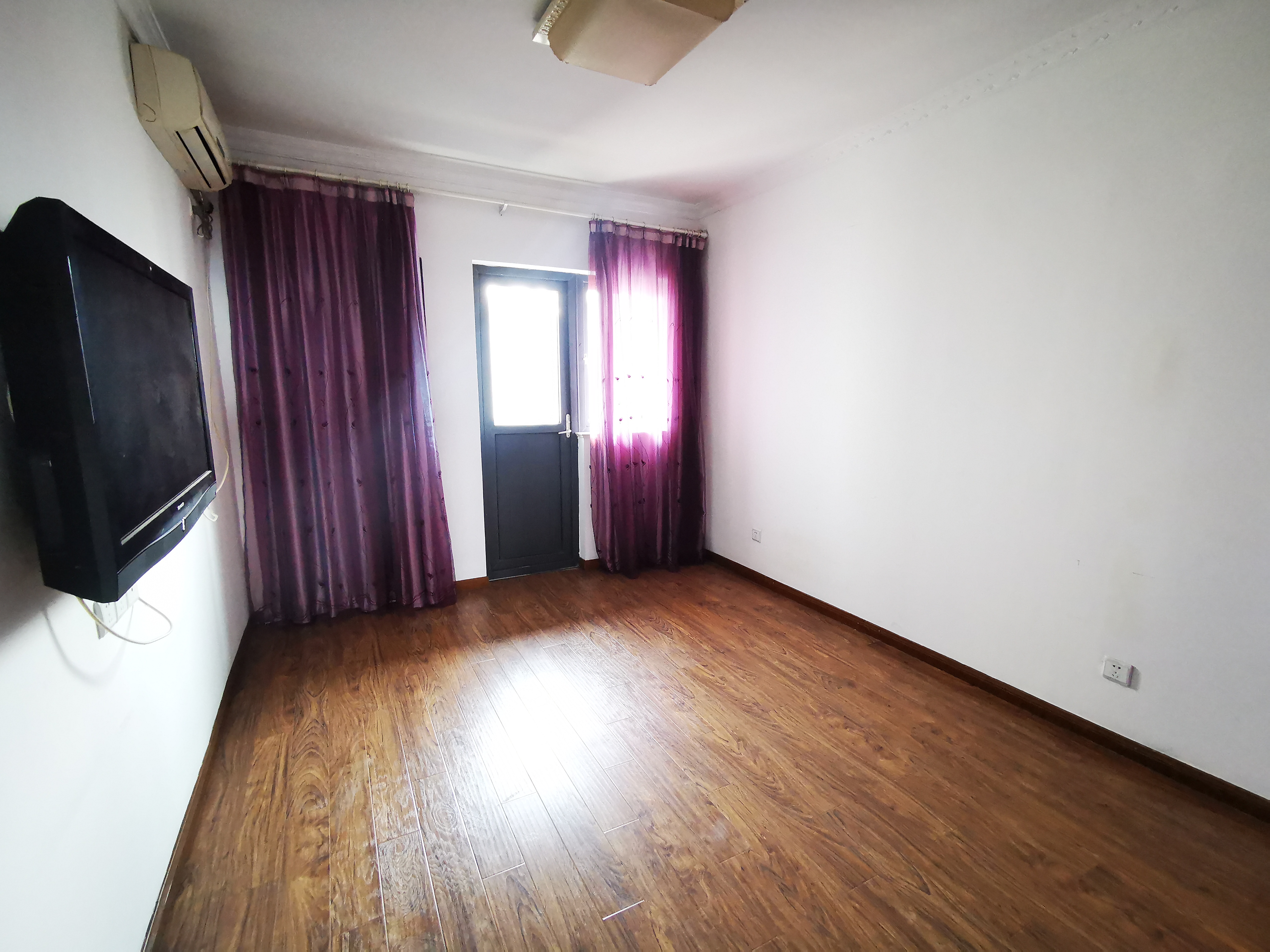 太阳鑫城 3室2厅1卫 160.00m&sup2;