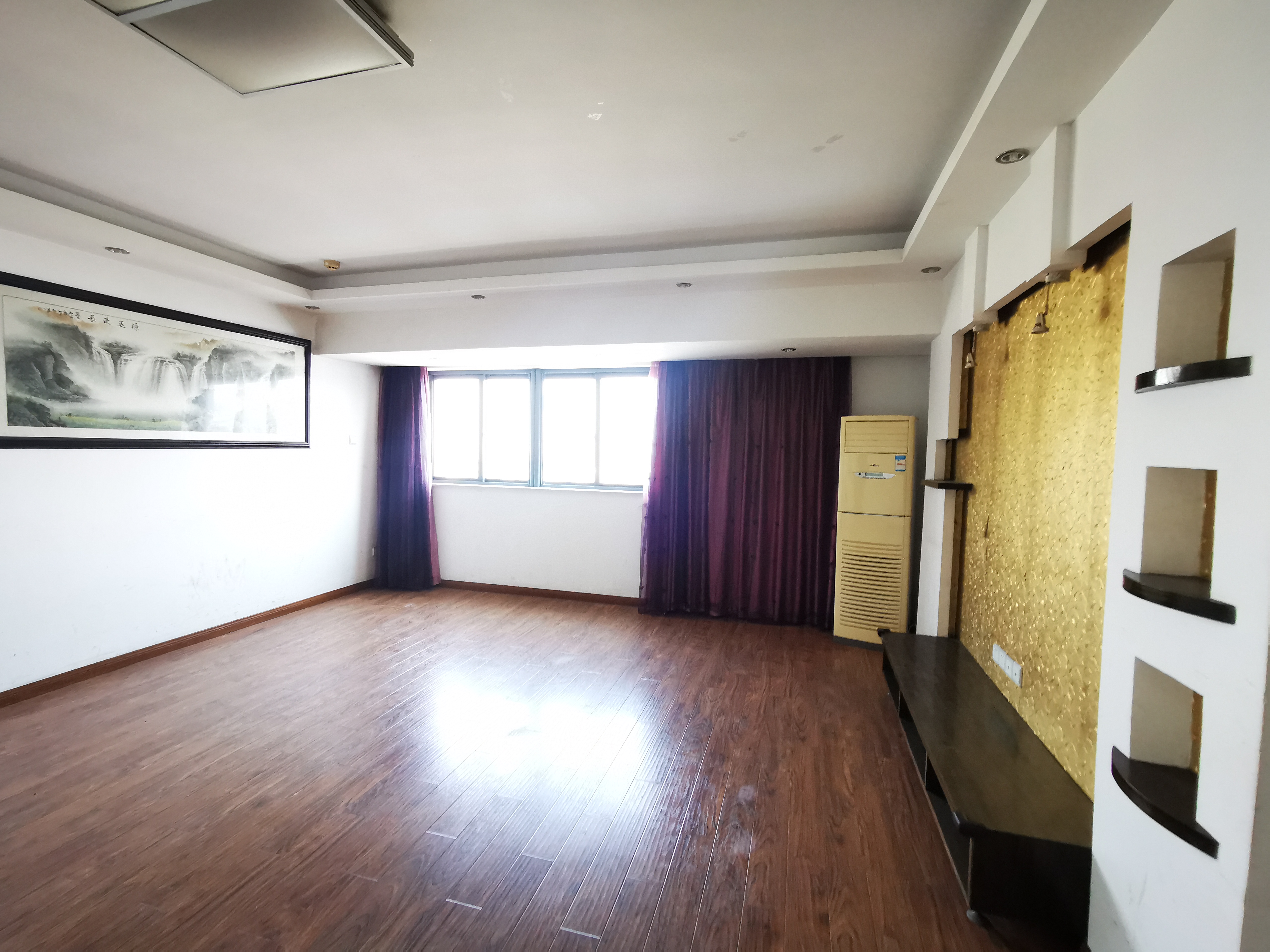 太阳鑫城 3室2厅1卫 160.00m&sup2;