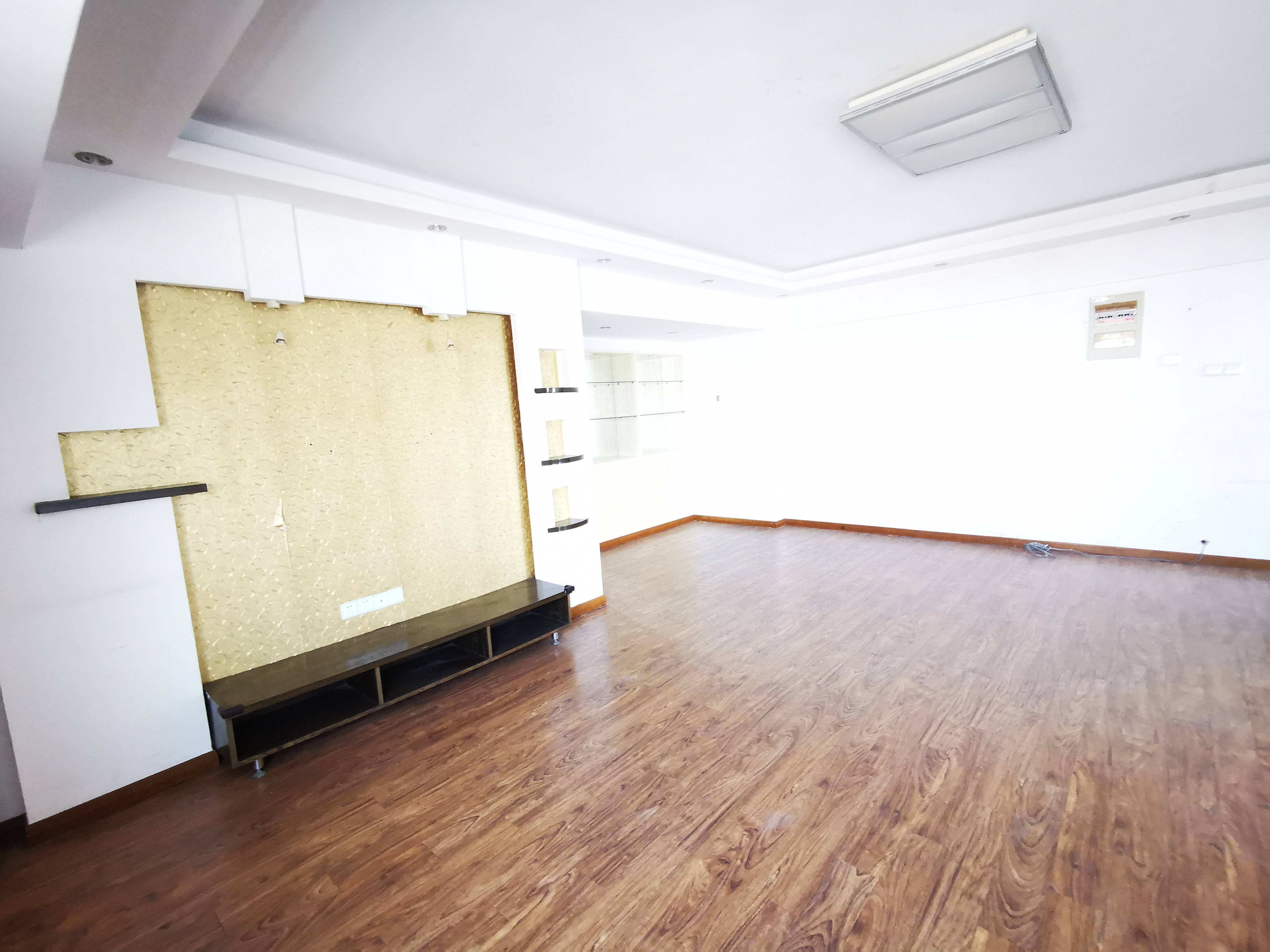 太阳鑫城 3室2厅1卫 160.00m&sup2;