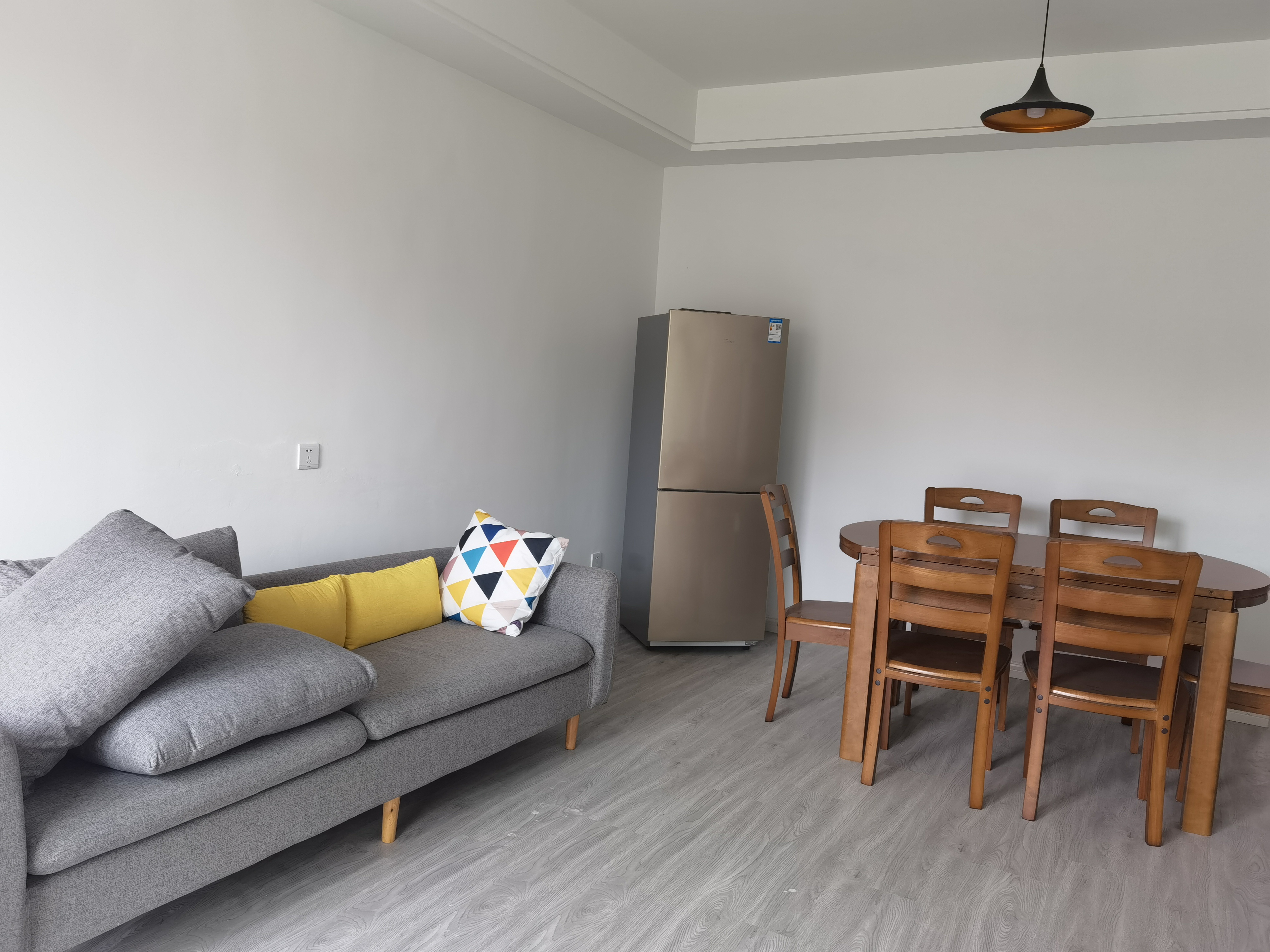 中港翡翠城 3室2厅2卫 107m²