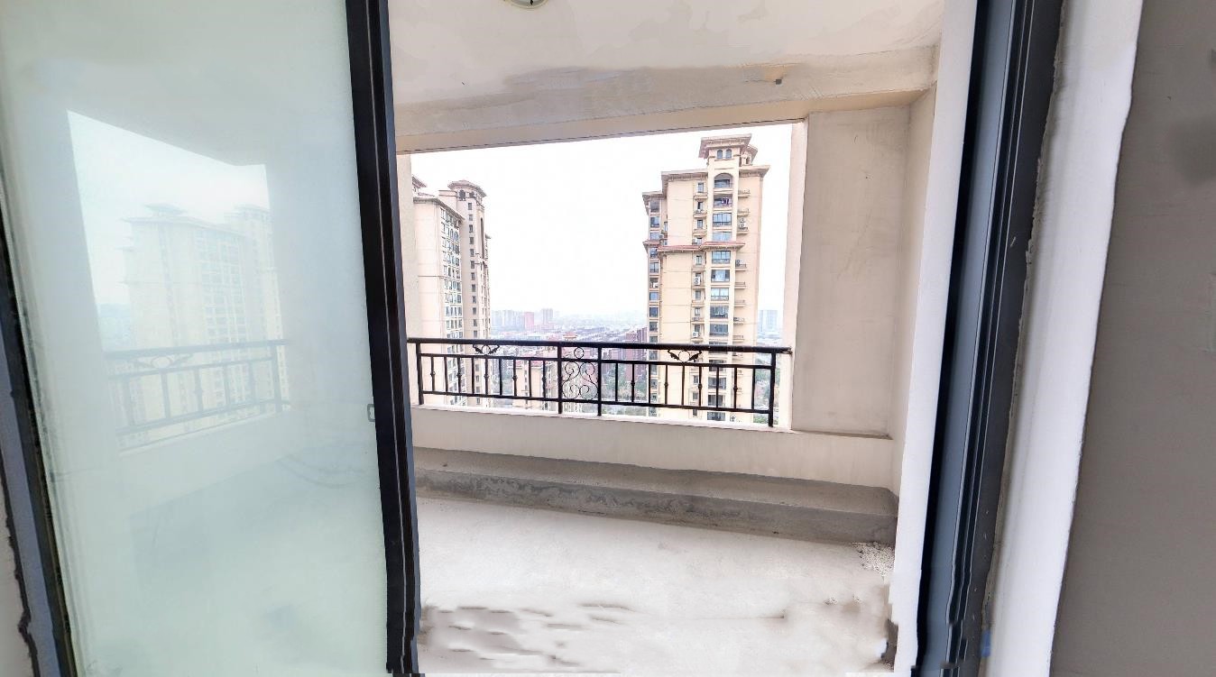 冠城大通棕榈湾 4室2厅2卫 134.35m&sup2;