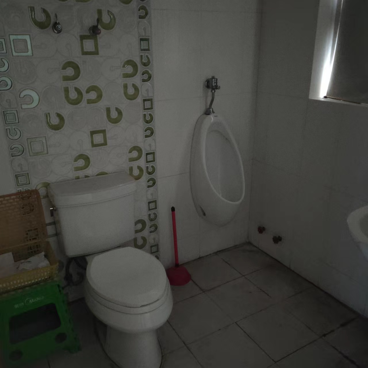 华辰大厦 3室2厅1卫 188m&sup2;