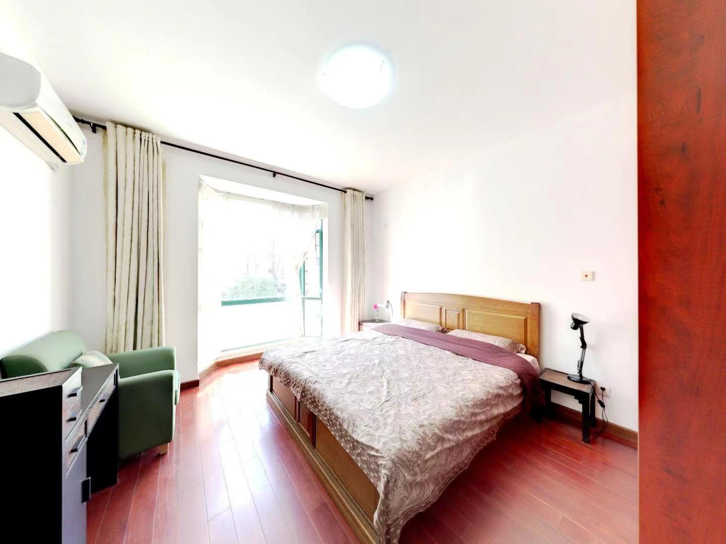 凤凰莱茵苑 4室2厅2卫 139.9m&sup2;