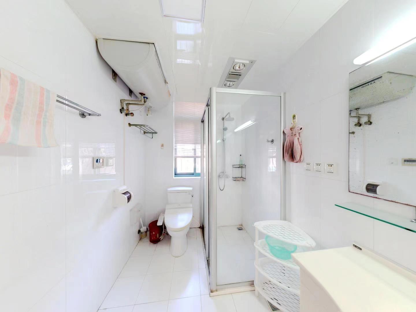 凤凰莱茵苑 4室2厅2卫 139.9m&sup2;