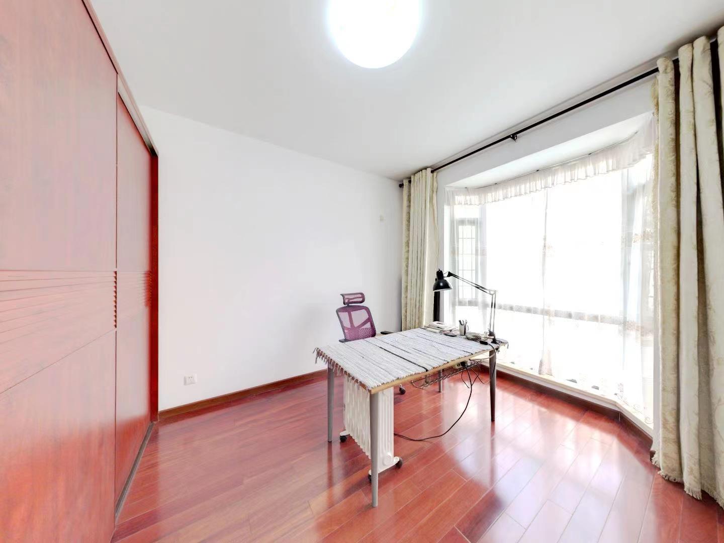 凤凰莱茵苑 4室2厅2卫 139.9m&sup2;
