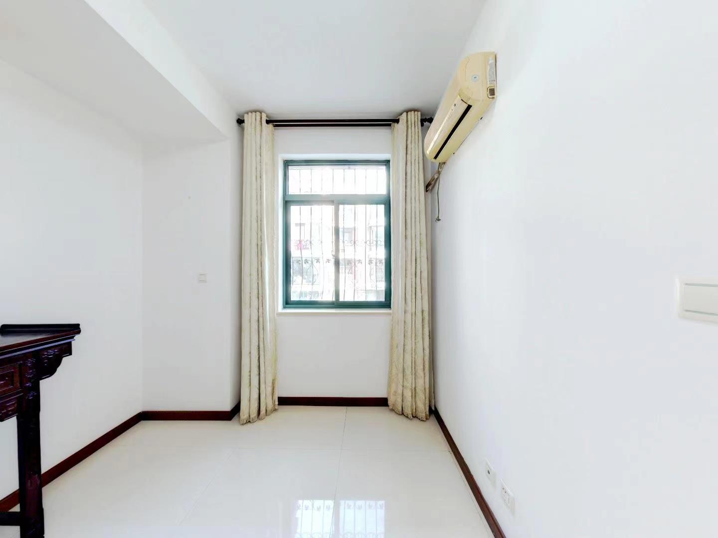 凤凰莱茵苑 4室2厅2卫 139.9m&sup2;