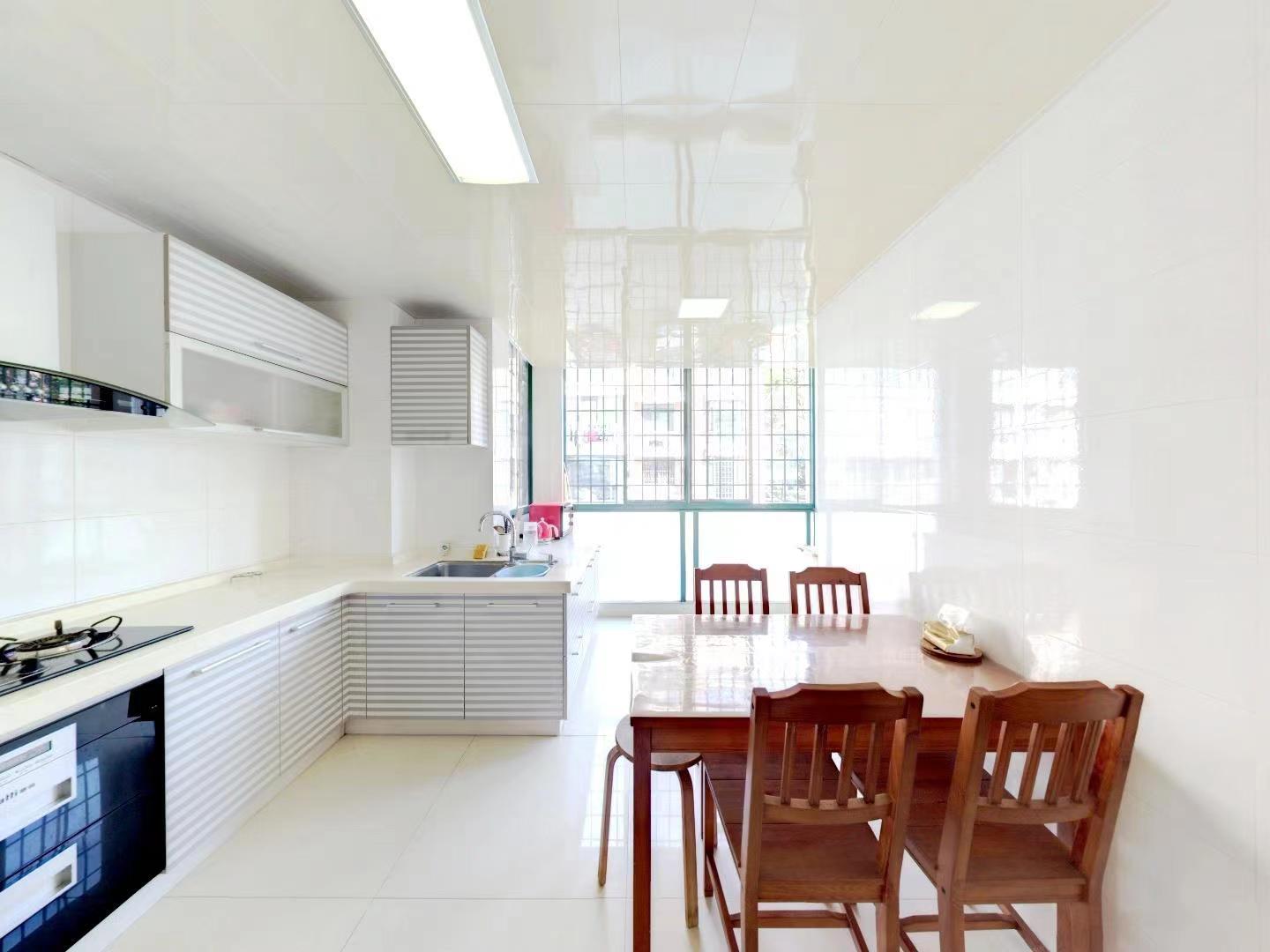 凤凰莱茵苑 4室2厅2卫 139.9m&sup2;