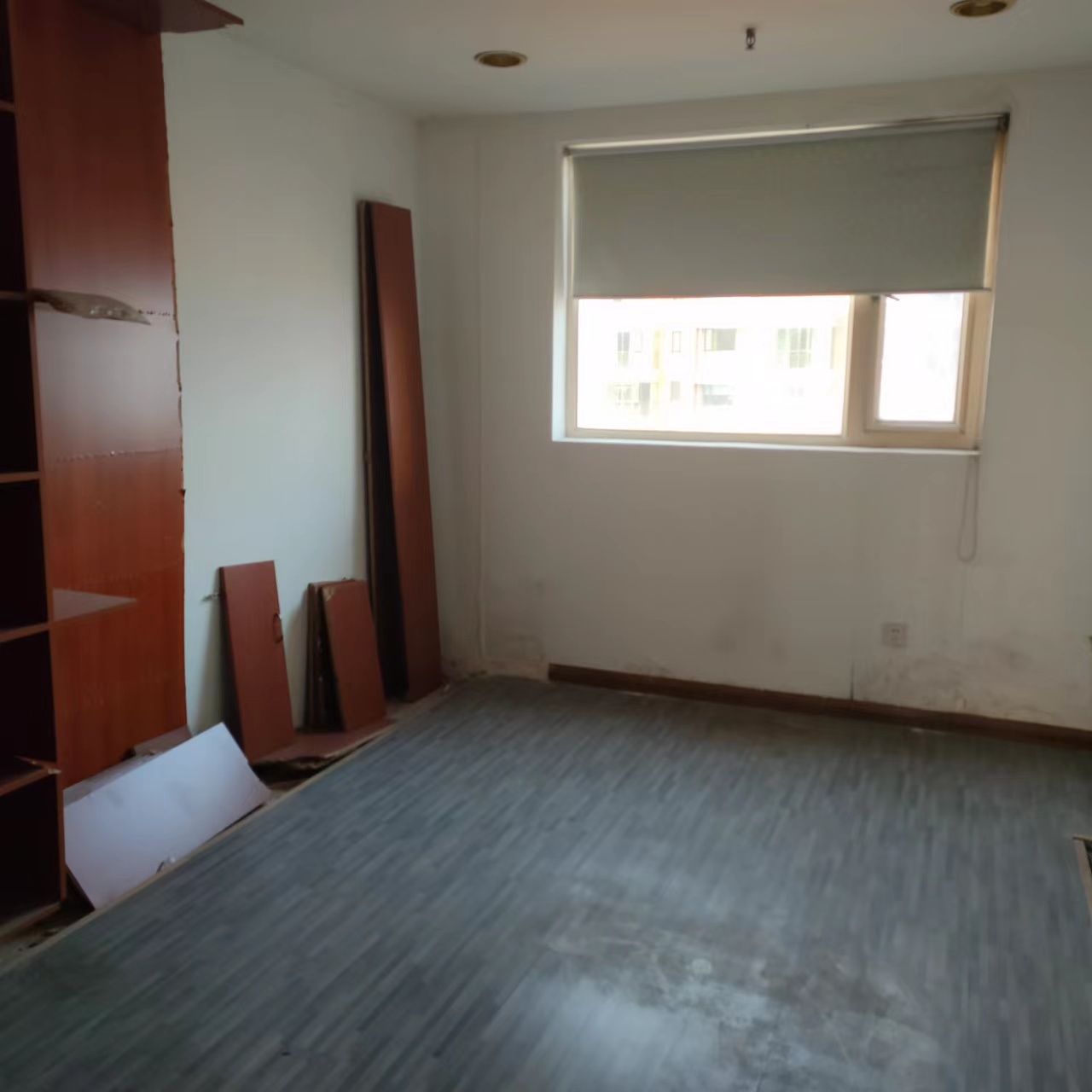 华辰大厦 3室2厅1卫 150m&sup2;
