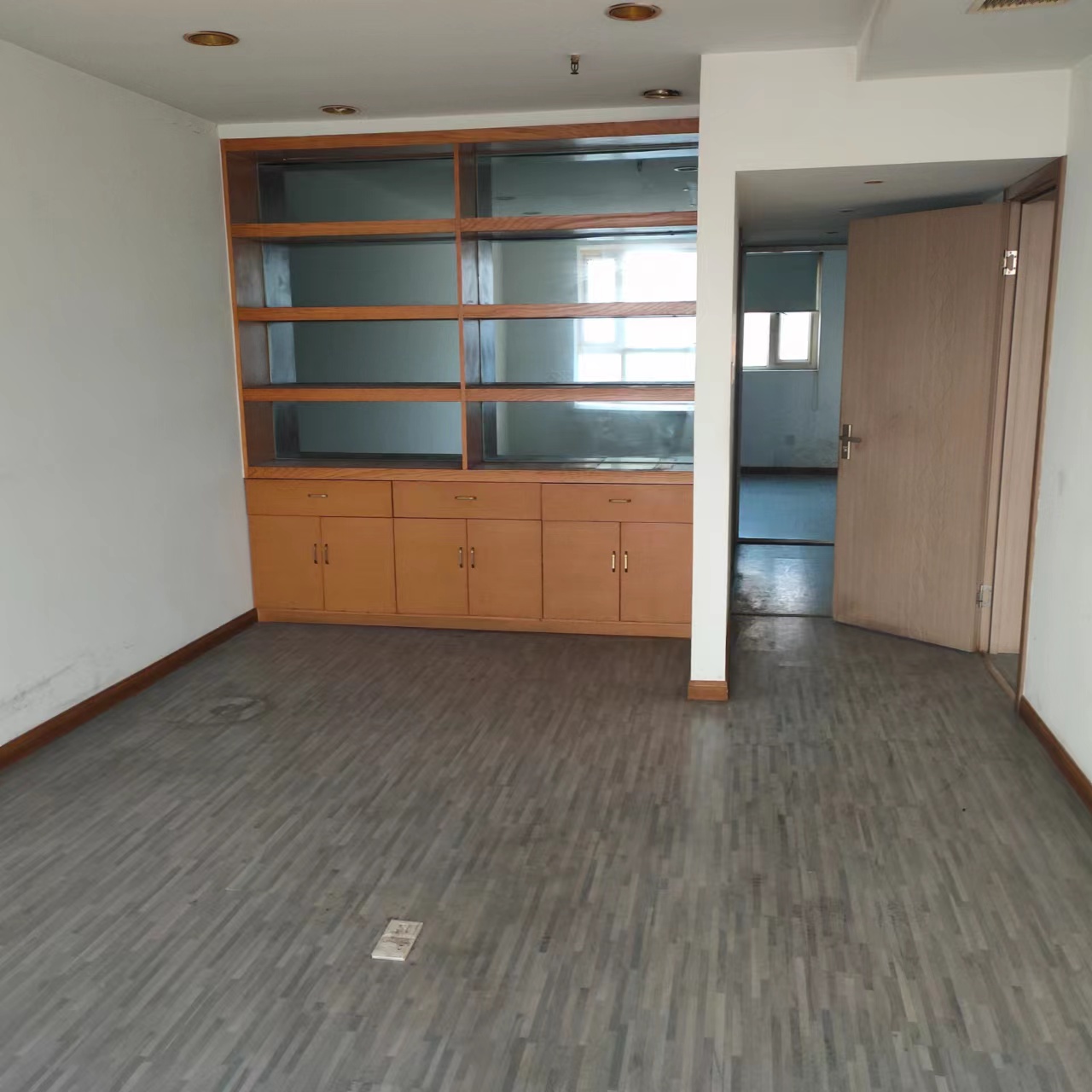 华辰大厦 3室2厅1卫 150m&sup2;