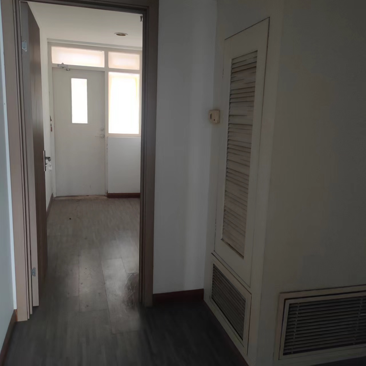 华辰大厦 3室2厅1卫 150m&sup2;