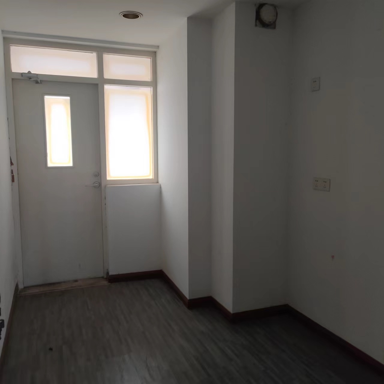 华辰大厦 3室2厅1卫 150m&sup2;