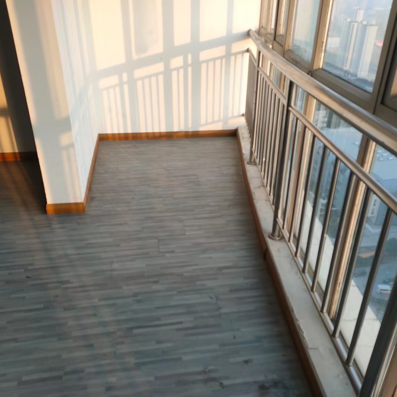 华辰大厦 3室2厅1卫 150m&sup2;